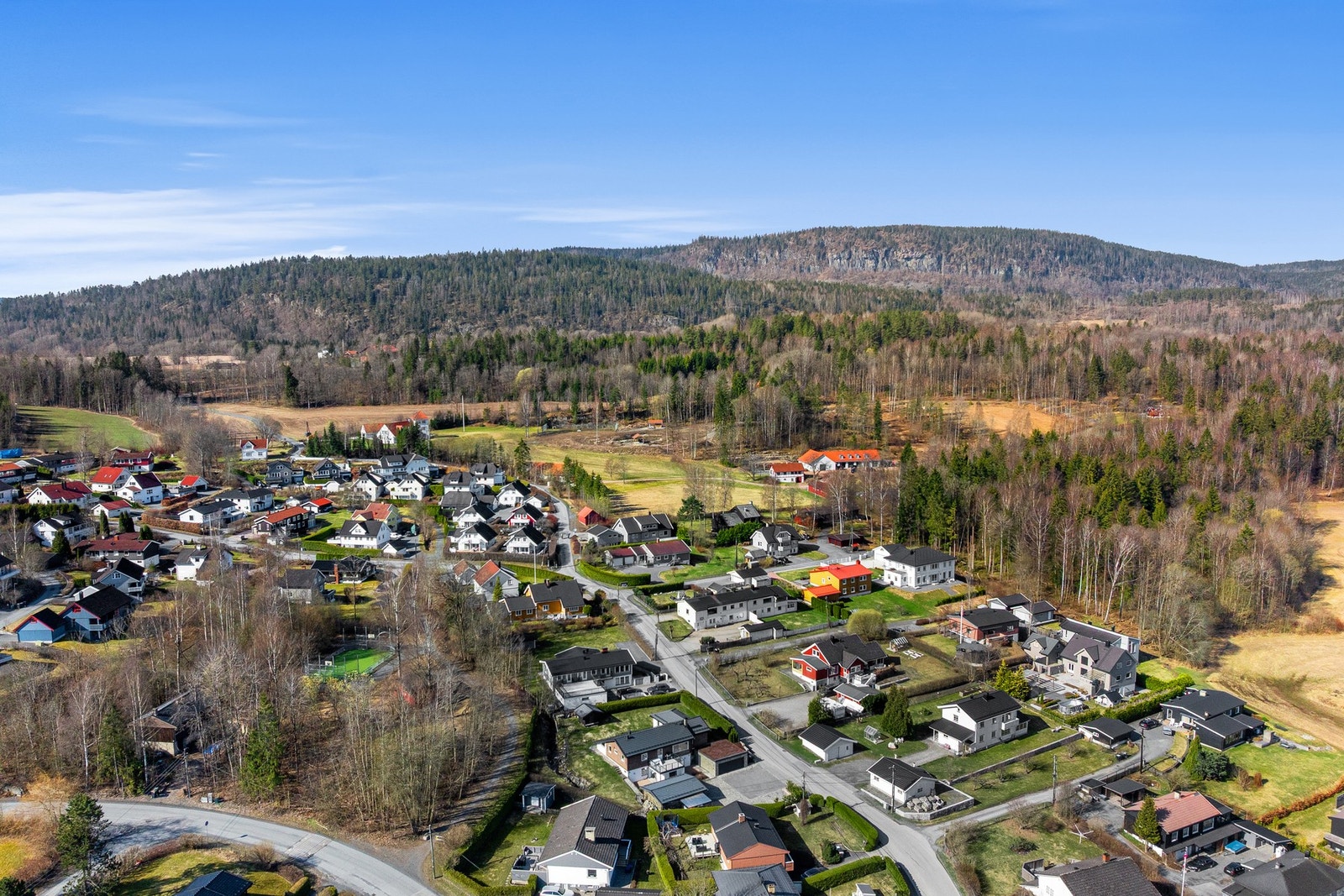Tilbaketrukket i et veletablert boligområde - nær marka Galleribilde