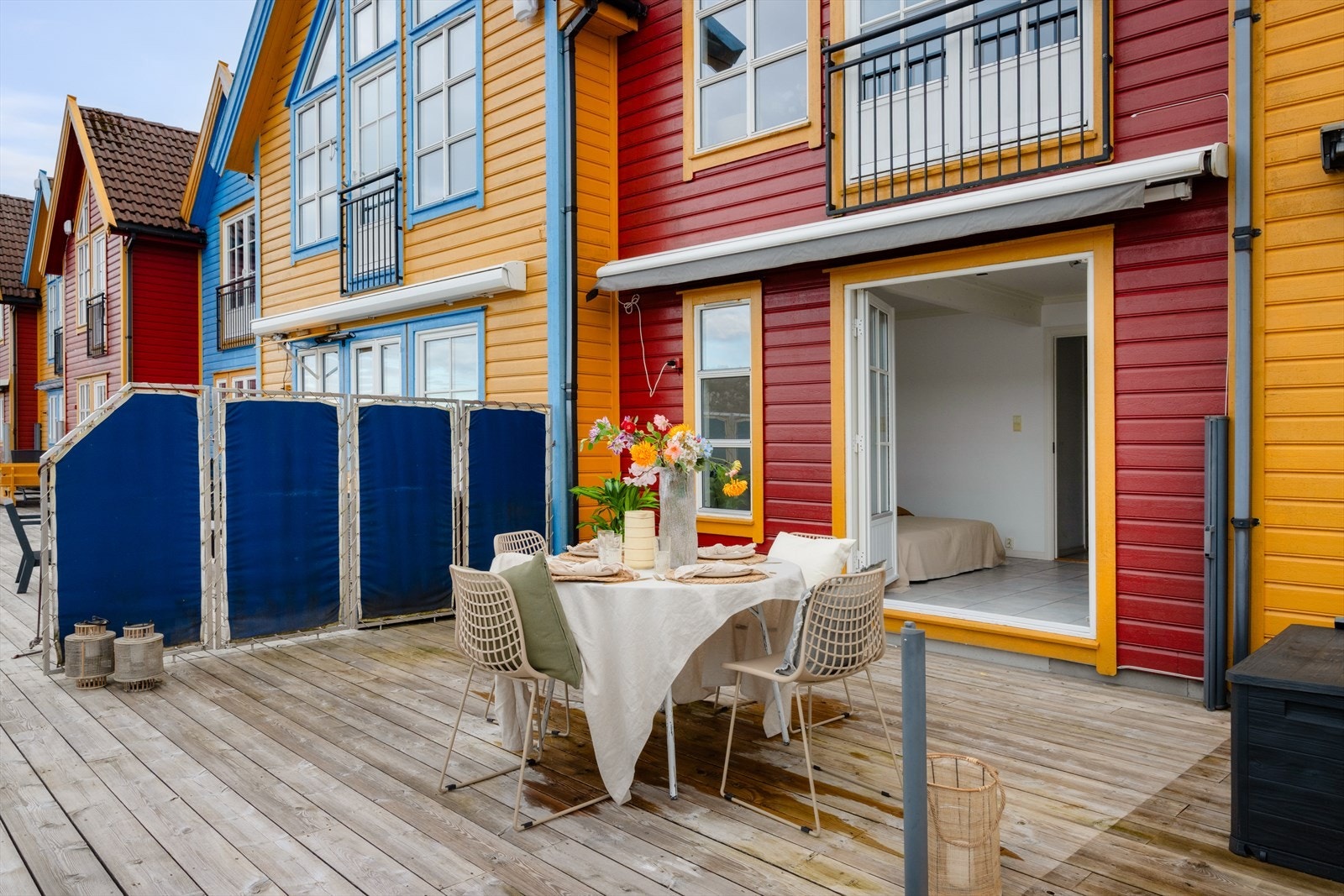 Her har idyllen vært avgjørende - med umiddelbar nærhet til vannet, gode fiskemuligheter og enkel tilgang til båtliv. Galleribilde