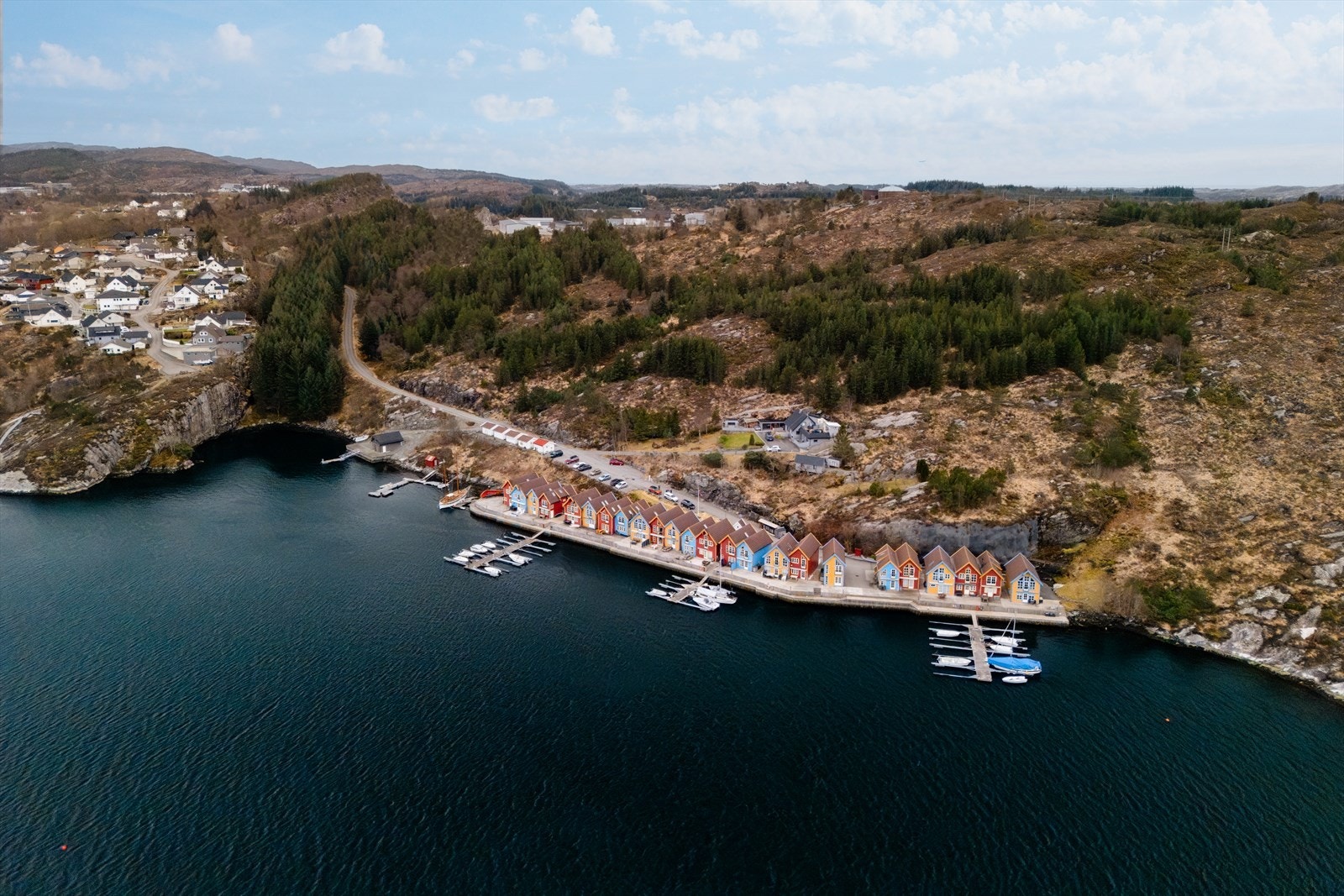 Området byr på en sjelden kombinasjon av ro, natur og maritim atmosfære. Galleribilde
