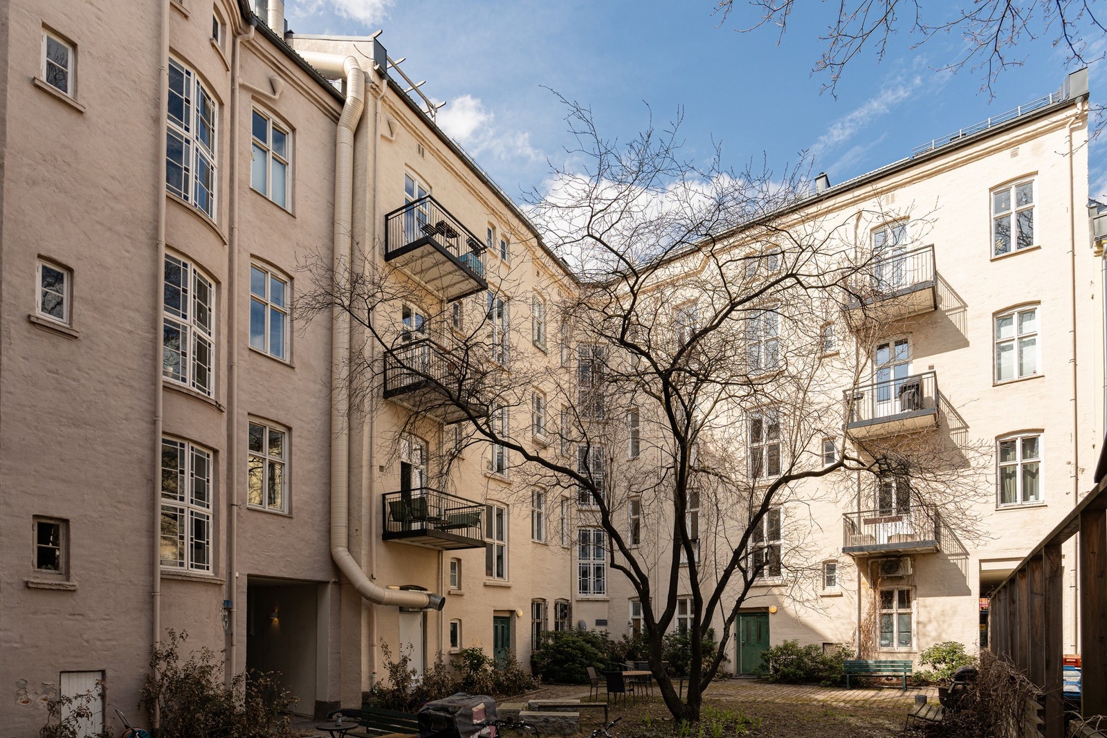 Felles bakgård for alle beboerne. Galleribilde