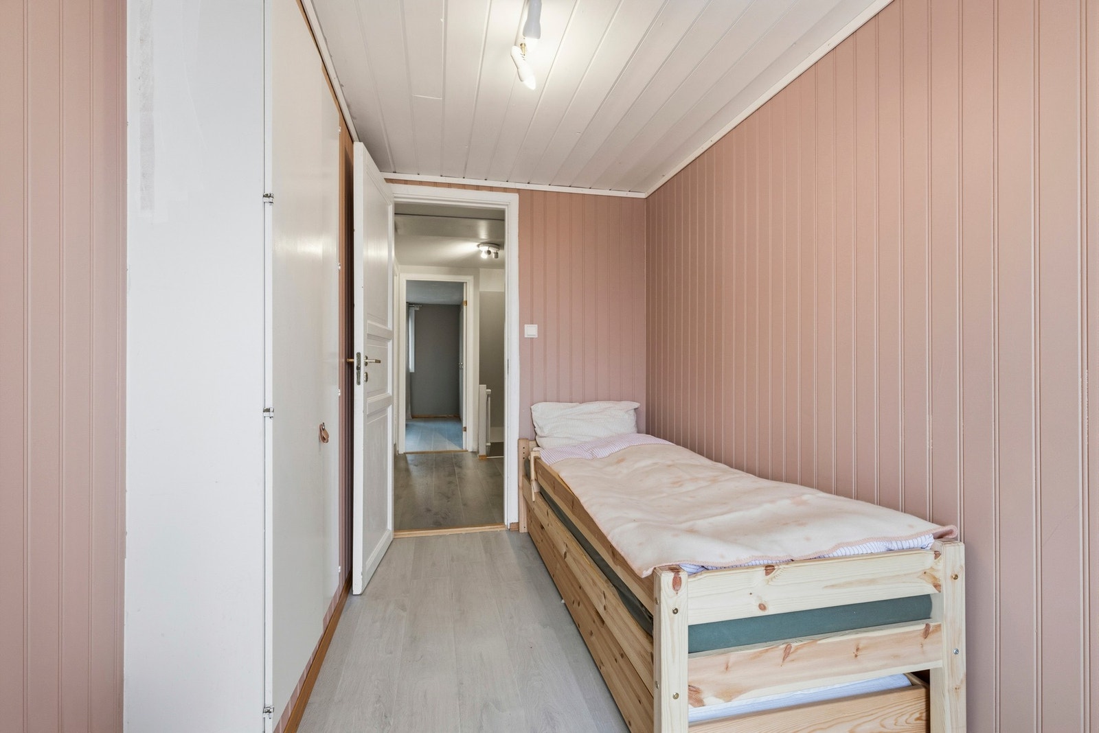 Rommene kan enkelt innredes etter behov, enten som barnerom eller kontor. Galleribilde