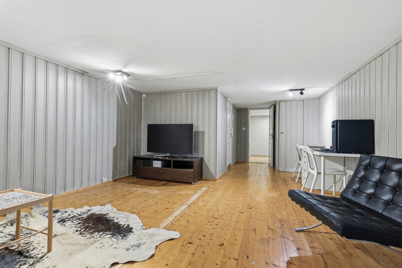 Praktisk rom i kjelleren som i dag er benyttet som kjellerstue Galleribilde