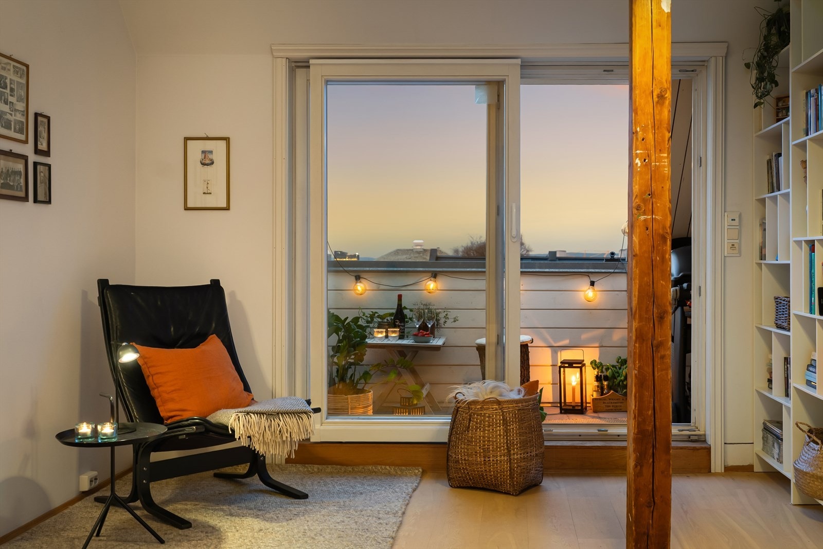 Den flotte takterrassen har god plass til sittegruppe, planter og grill Galleribilde