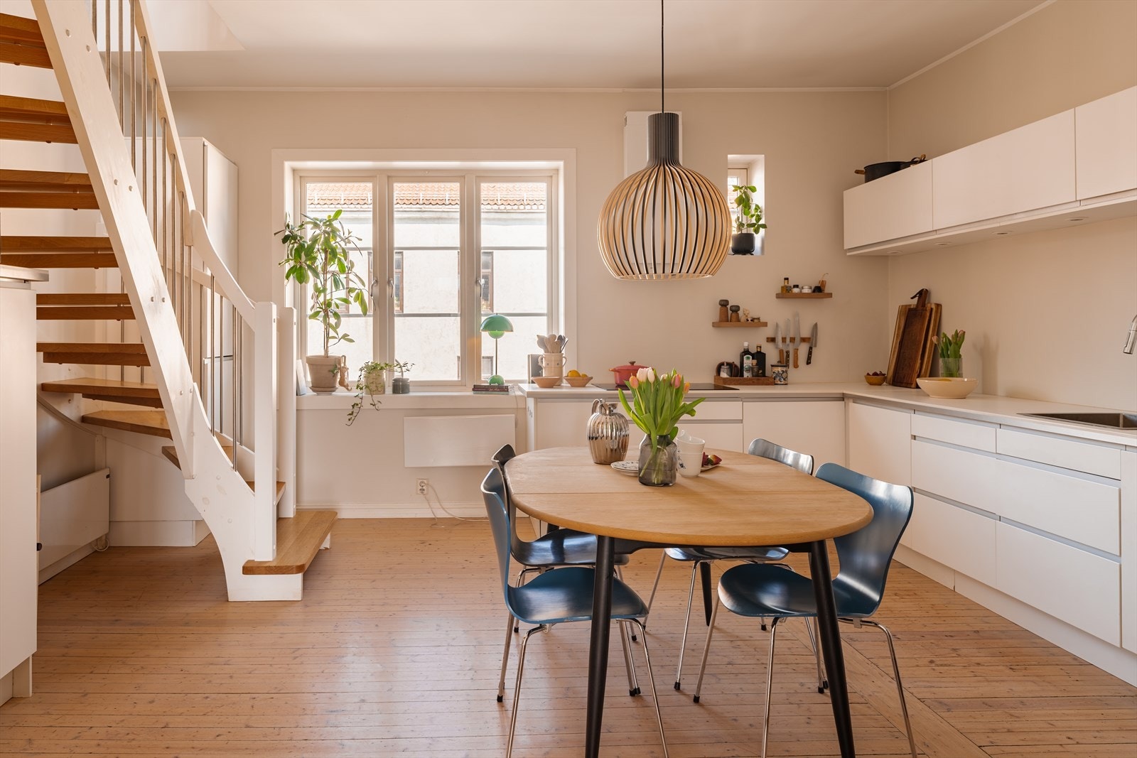 Leiligheten er over 2 plan med en romslig takterrasse beliggende i hjertet av Torshov! Galleribilde