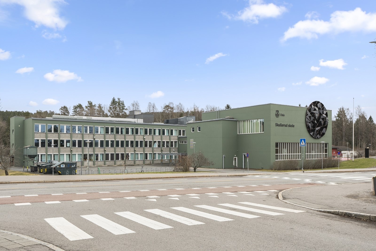 Skullerud skole ligger kun få minutters gange fra boligen. Galleribilde