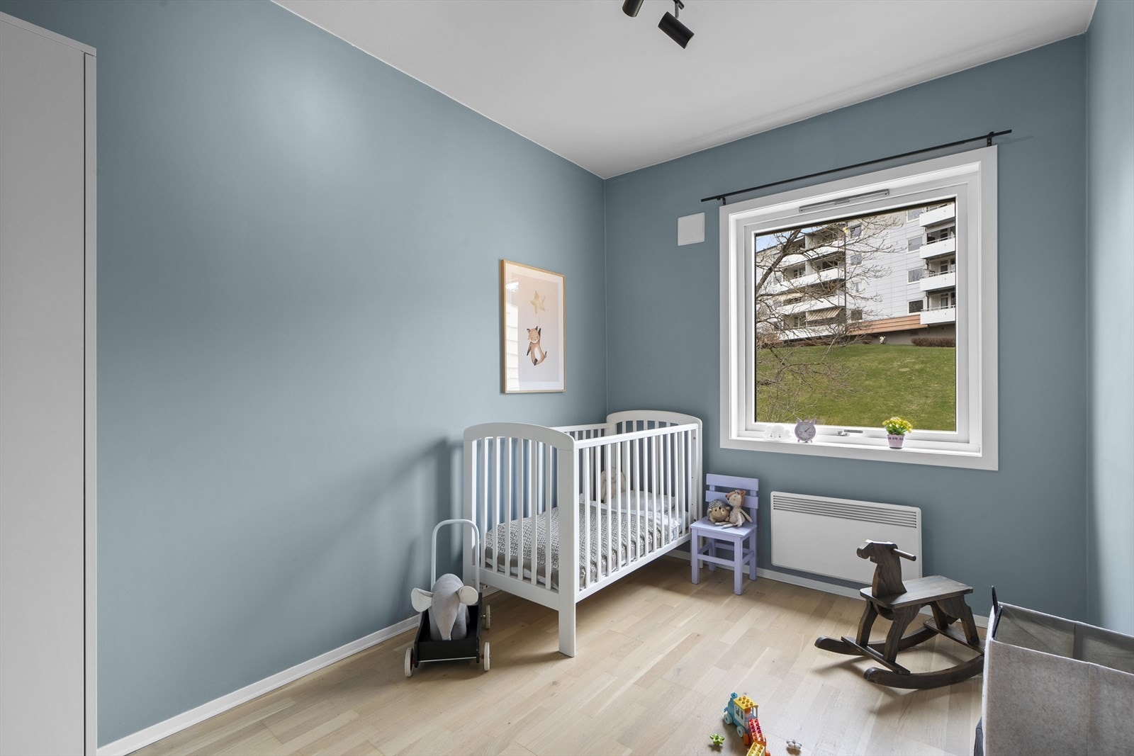 Soverom II er også av god størrelse, med plass til seng og garderobe. Galleribilde