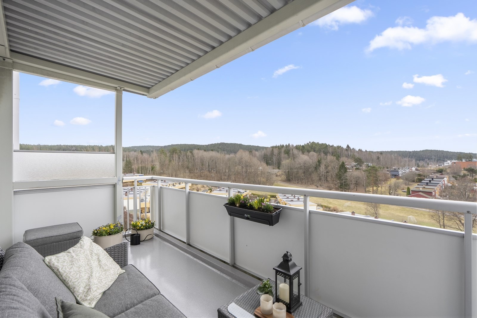 Her er det god plass til utemøbler og beplantning. Galleribilde