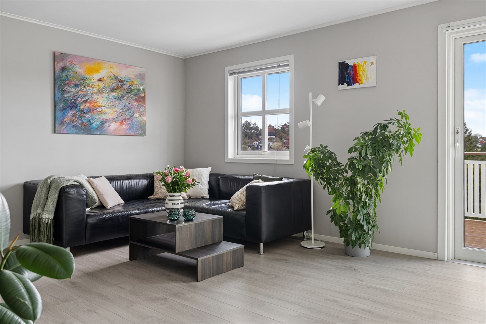 Fin plass til stor sofa. Galleribilde