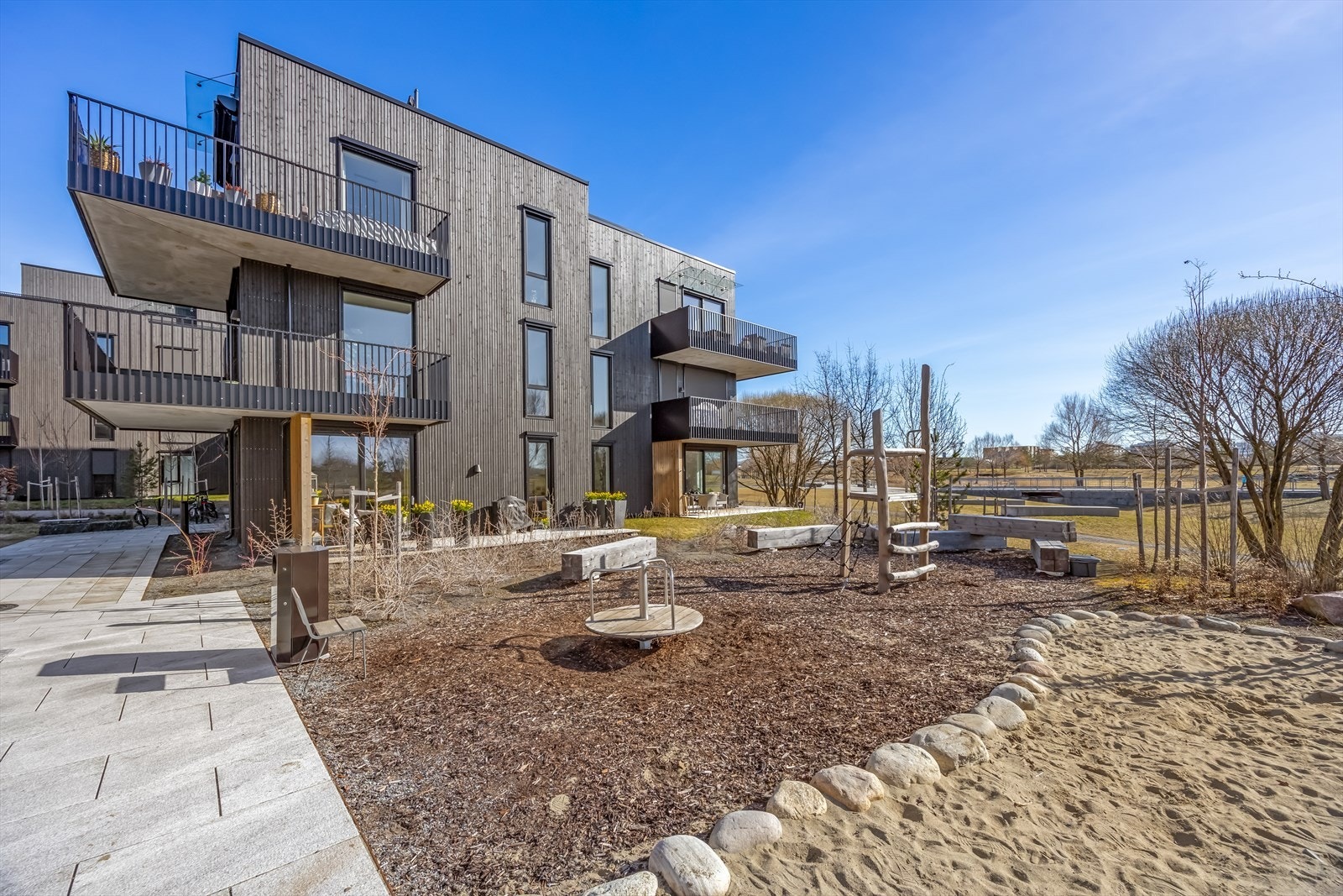 Breeam NOR sertifikat fra Grønn Byggallianse på bl.a. arealbruk og økologi, materialer, helse og innemiljø. Galleribilde