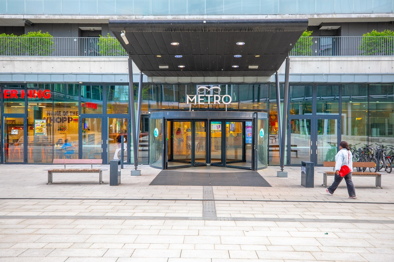 På Metro Senter finnes 100 butikker og alle servicetilbud. Galleribilde