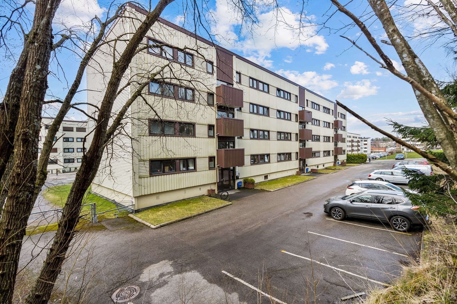 Fjernvarme, tv og internett er inkludert i de månedlige felleskostnadene. Lave bokostnader! Galleribilde