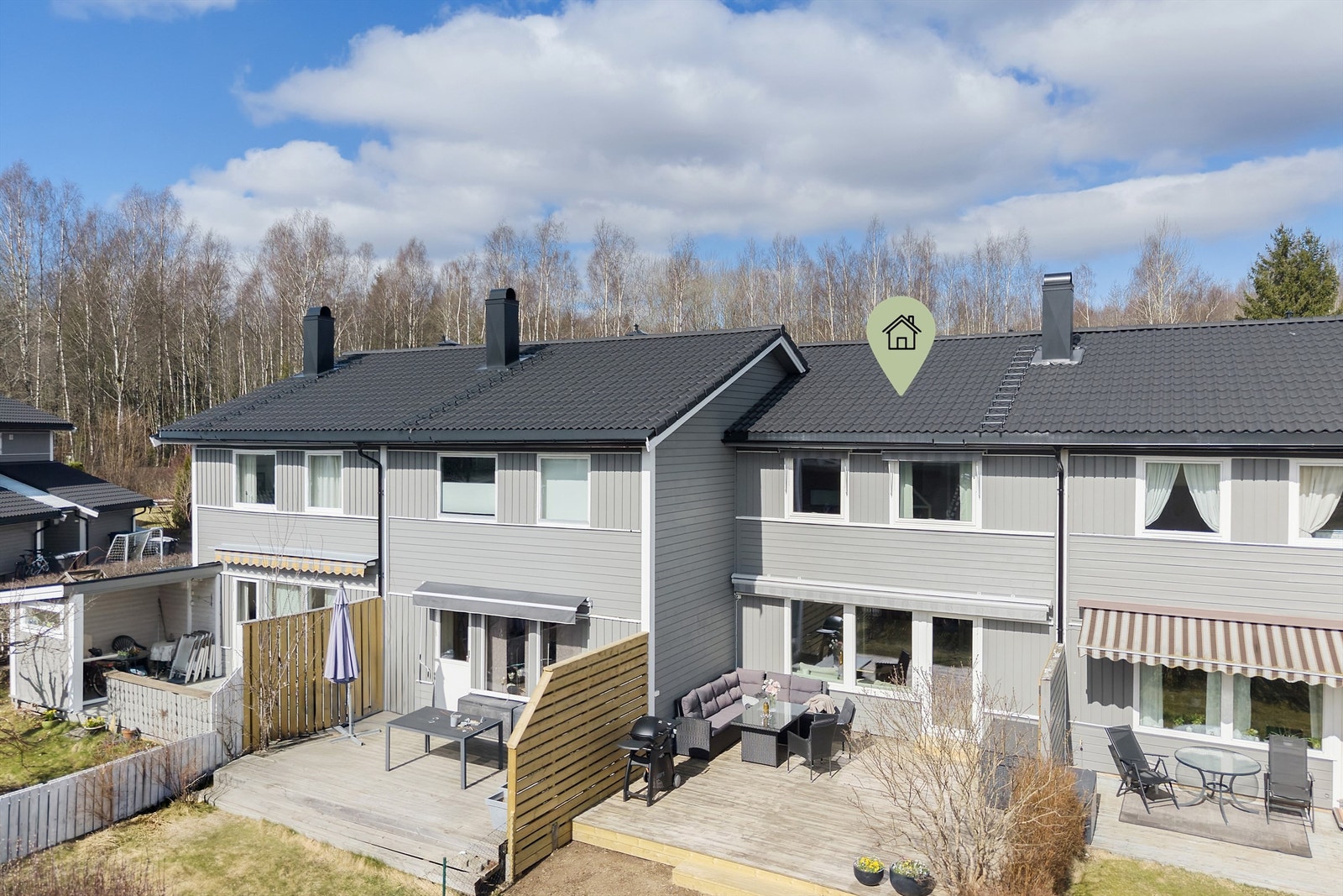 Boligen ligger i et etablert og barnevennlig rekkehusområde på Myrsletta. Galleribilde