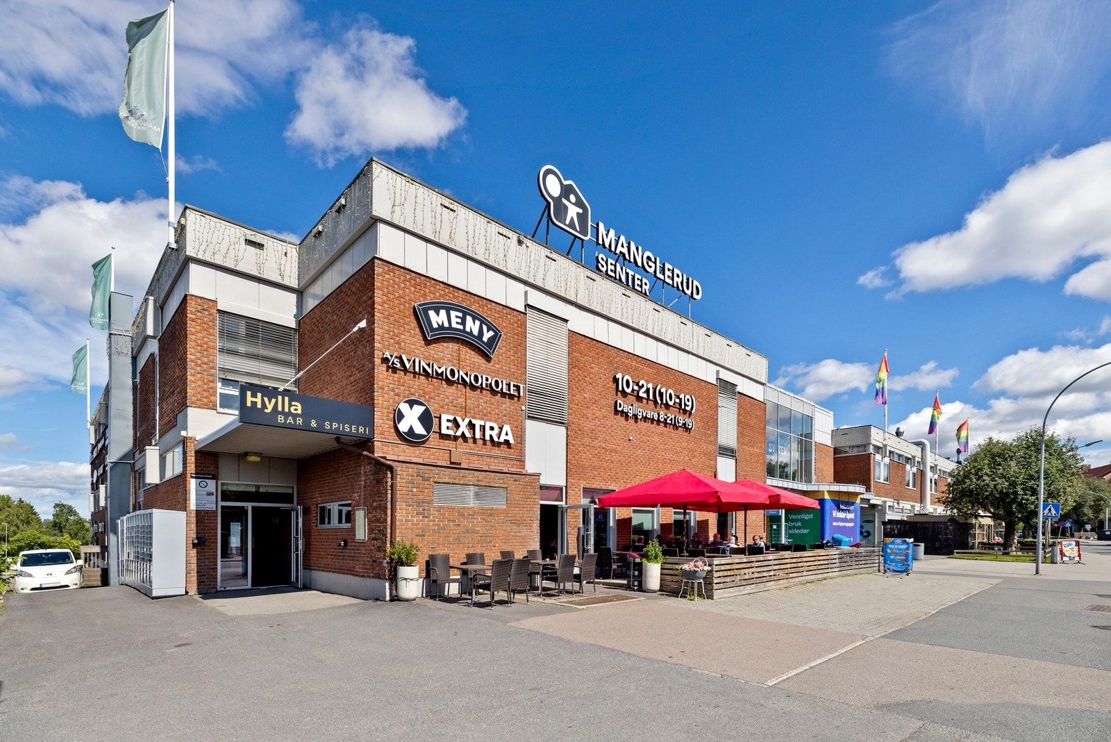 Manglerud senter med blant annet Meny, Coop Extra, apotek, Vinmonopolet, restauranter og kaféer Galleribilde