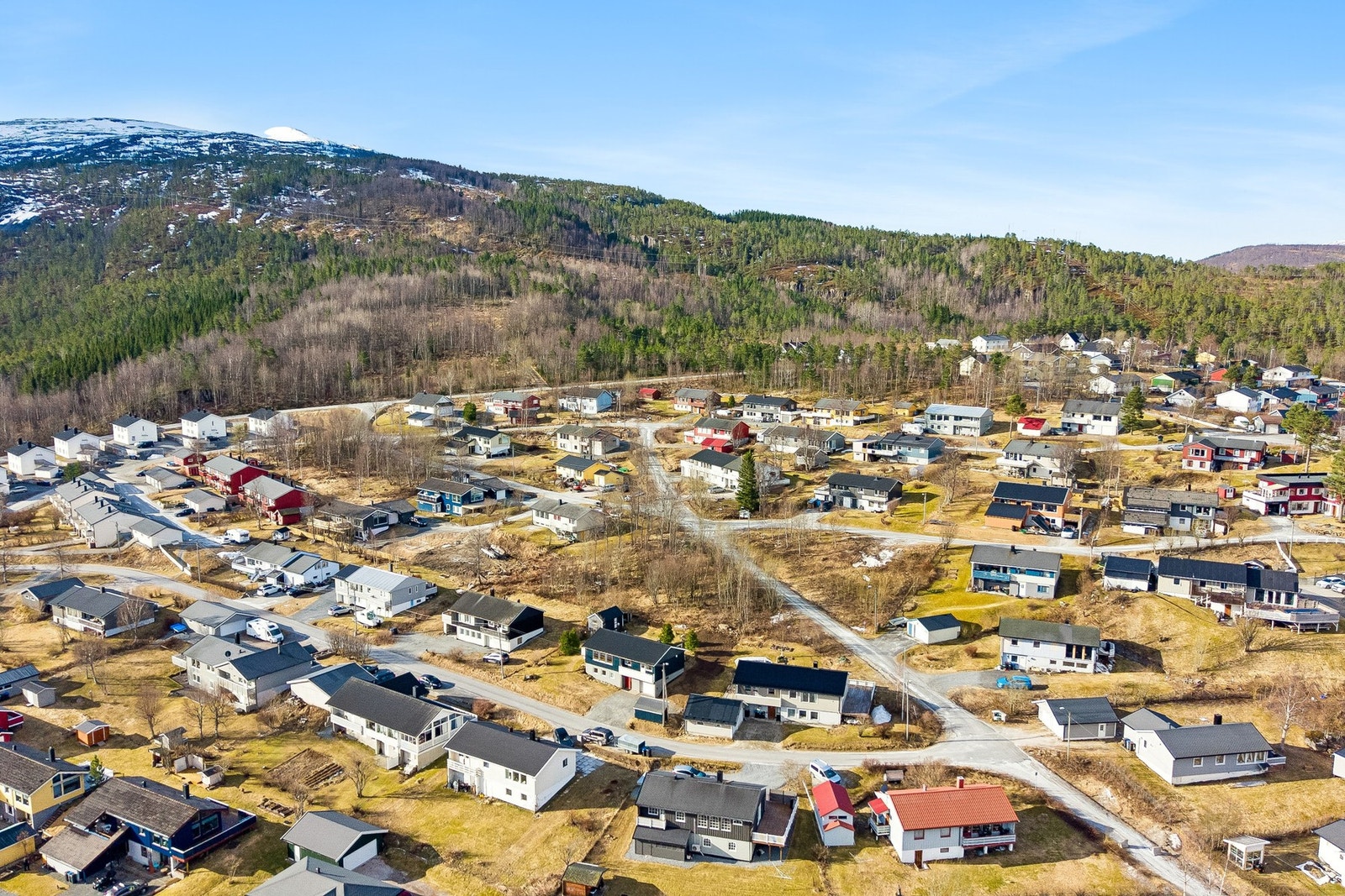 Nærheten til skog og mark gir flotte turmuligheter rett utenfor døren. Galleribilde