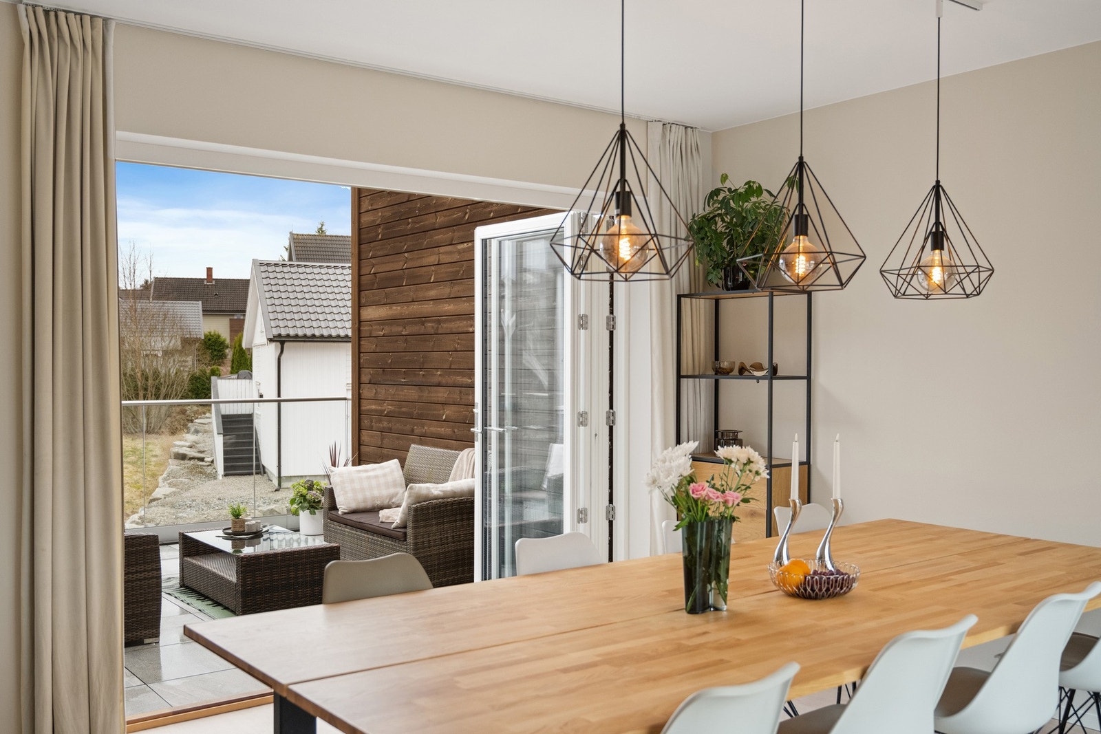 Fra kjøkken/spisestue er det utgang til balkong på ca. 14 m². Galleribilde