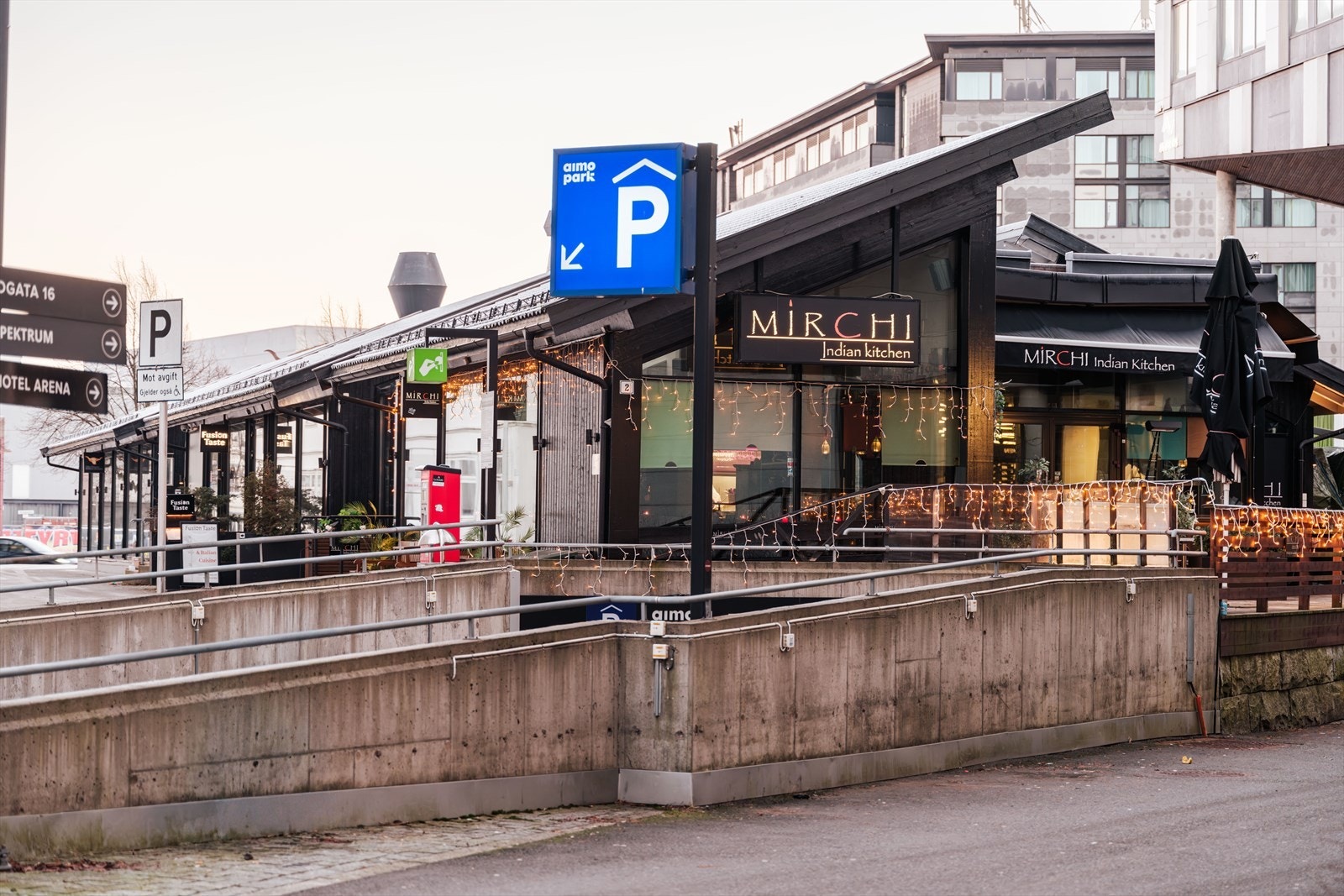 Området byr på et rikt fritidstilbud, med restauranter og treningssentre som SATS like ved. Galleribilde