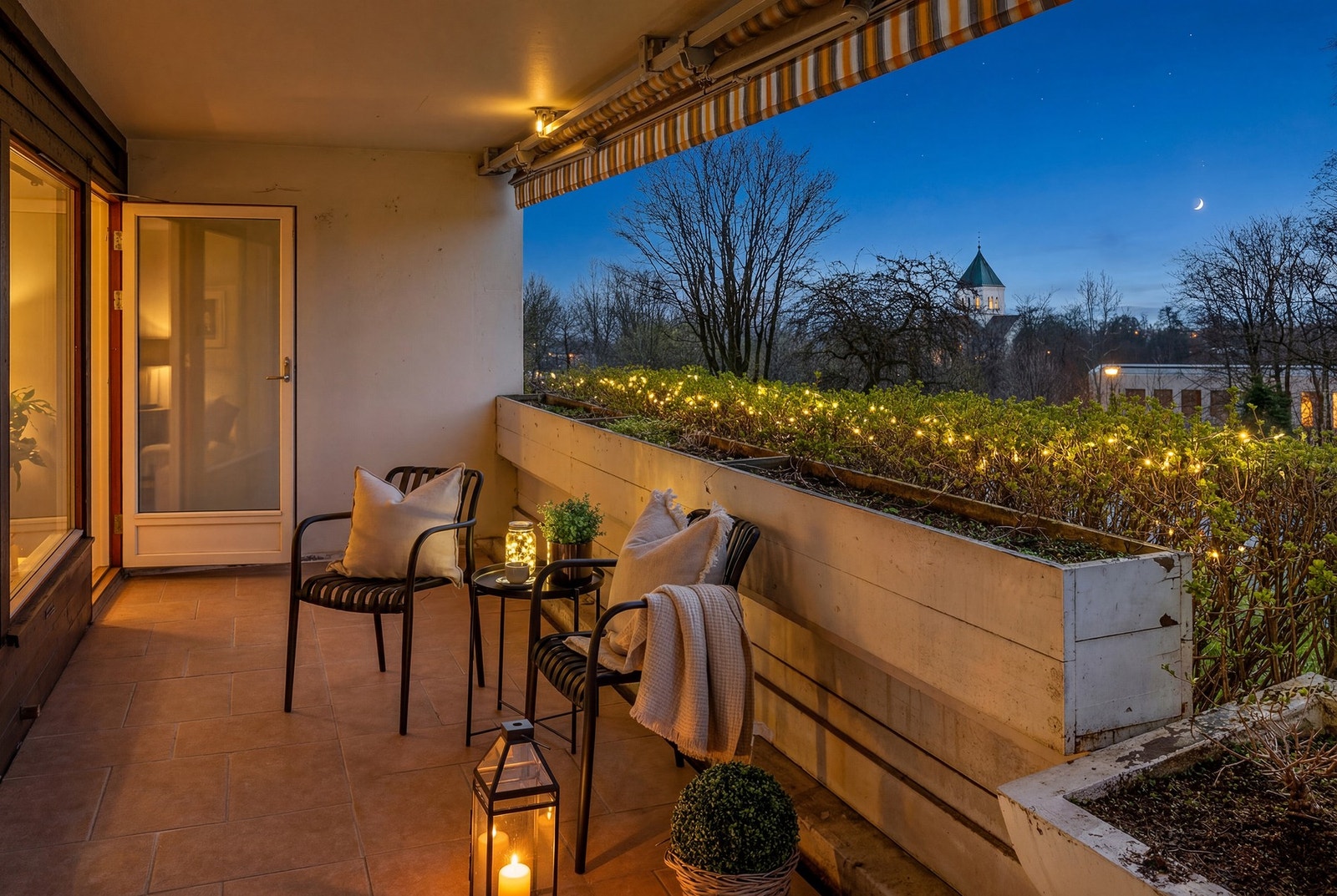 Lun og skjermet sydvendt terrasse. Galleribilde