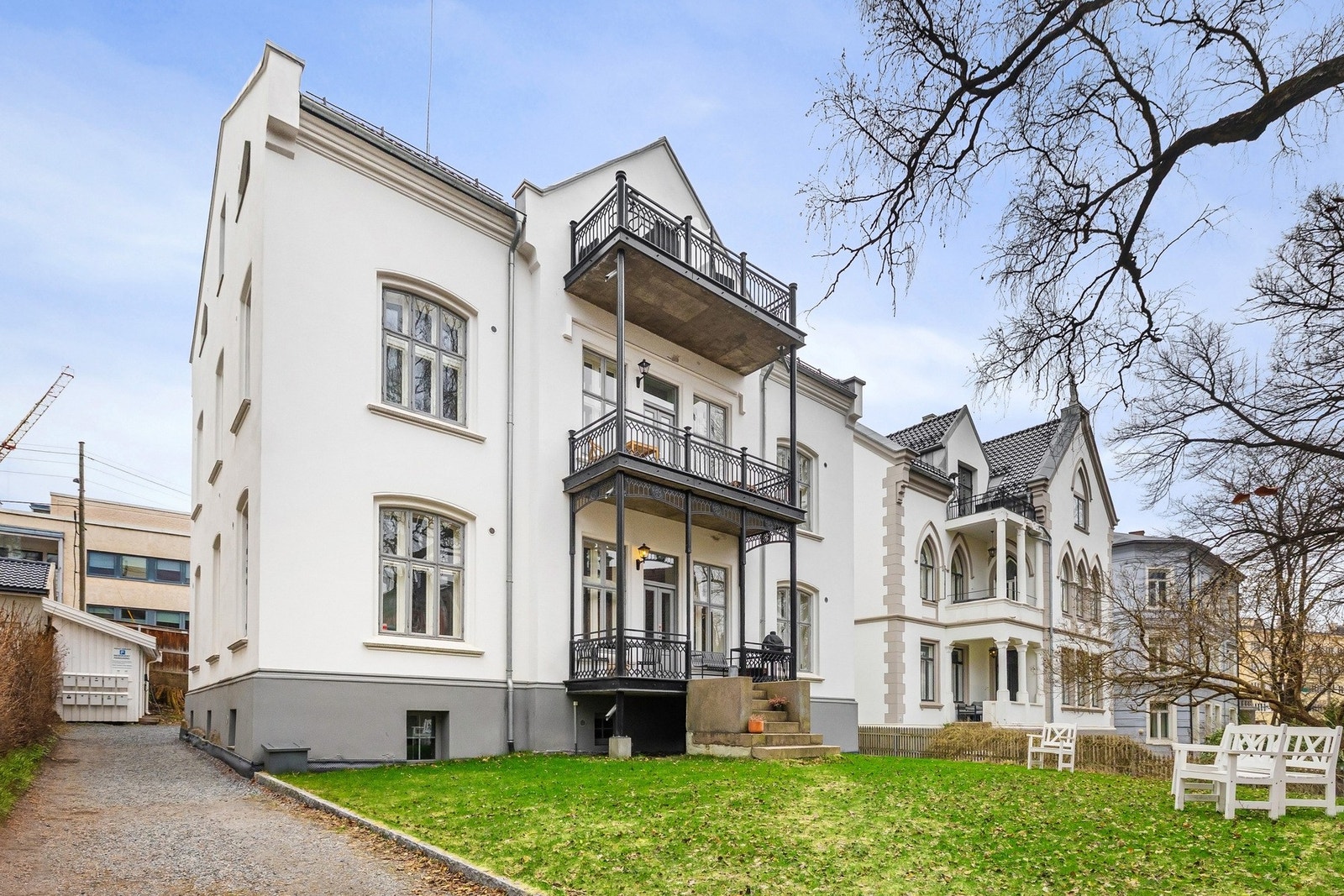 Leiligheten ligger i et renovert, klassisk townhouse på Bislett/Homansbyen. Galleribilde