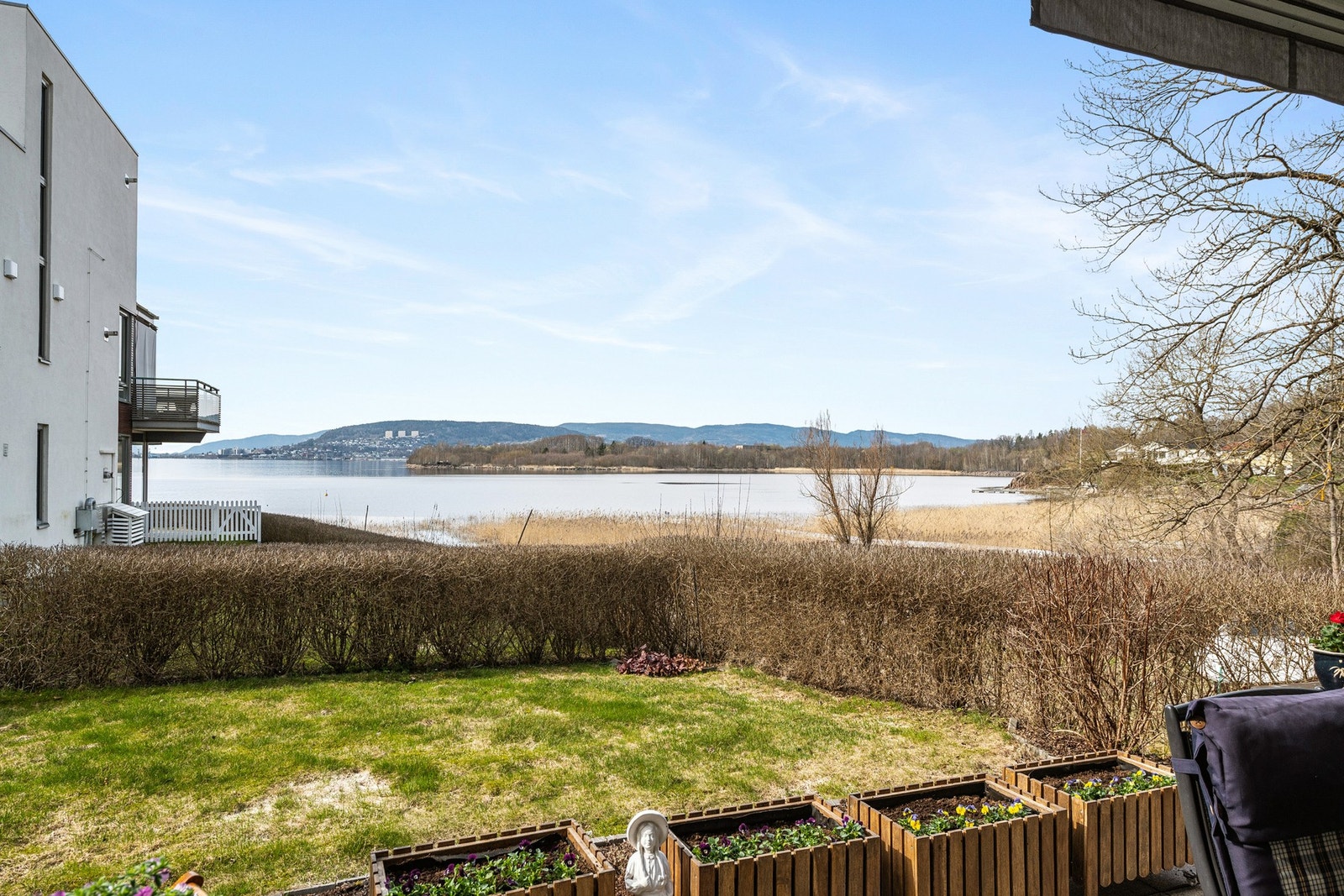 Utsikt mot fjorden, Drammen og Lier. Galleribilde