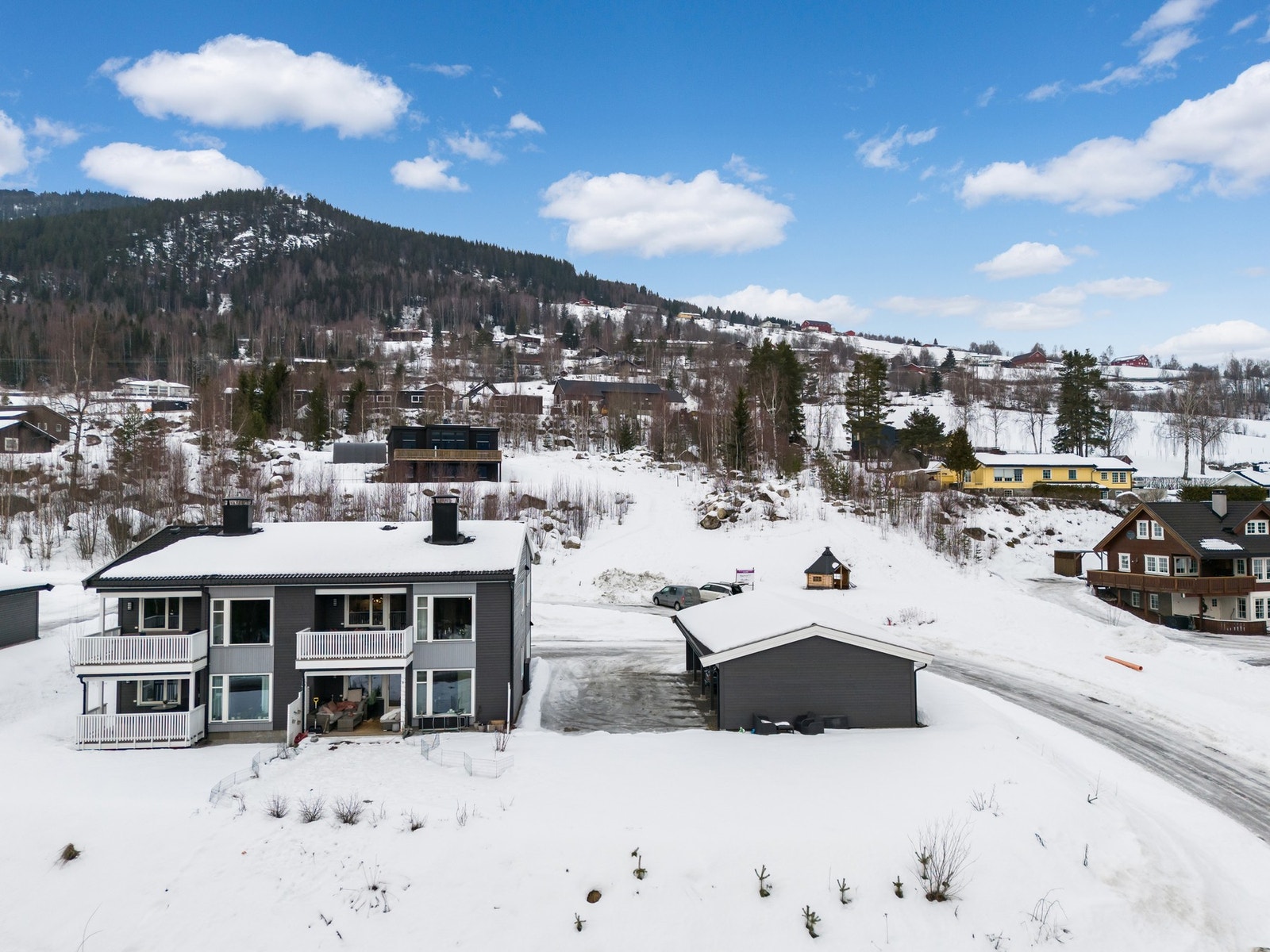Like ved finnes mulighet for akebakke på vinterstid, og koselig grillhytte. Galleribilde
