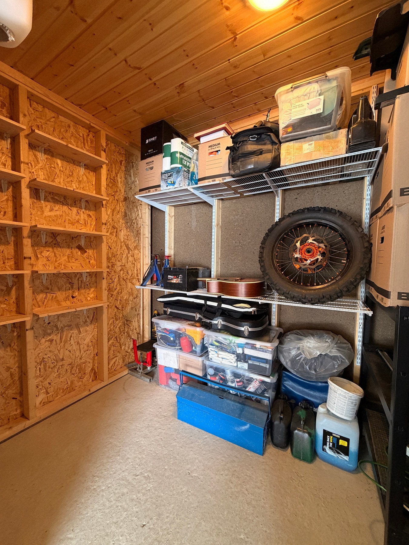 Tilhørende bod med tilgang via carport. Galleribilde