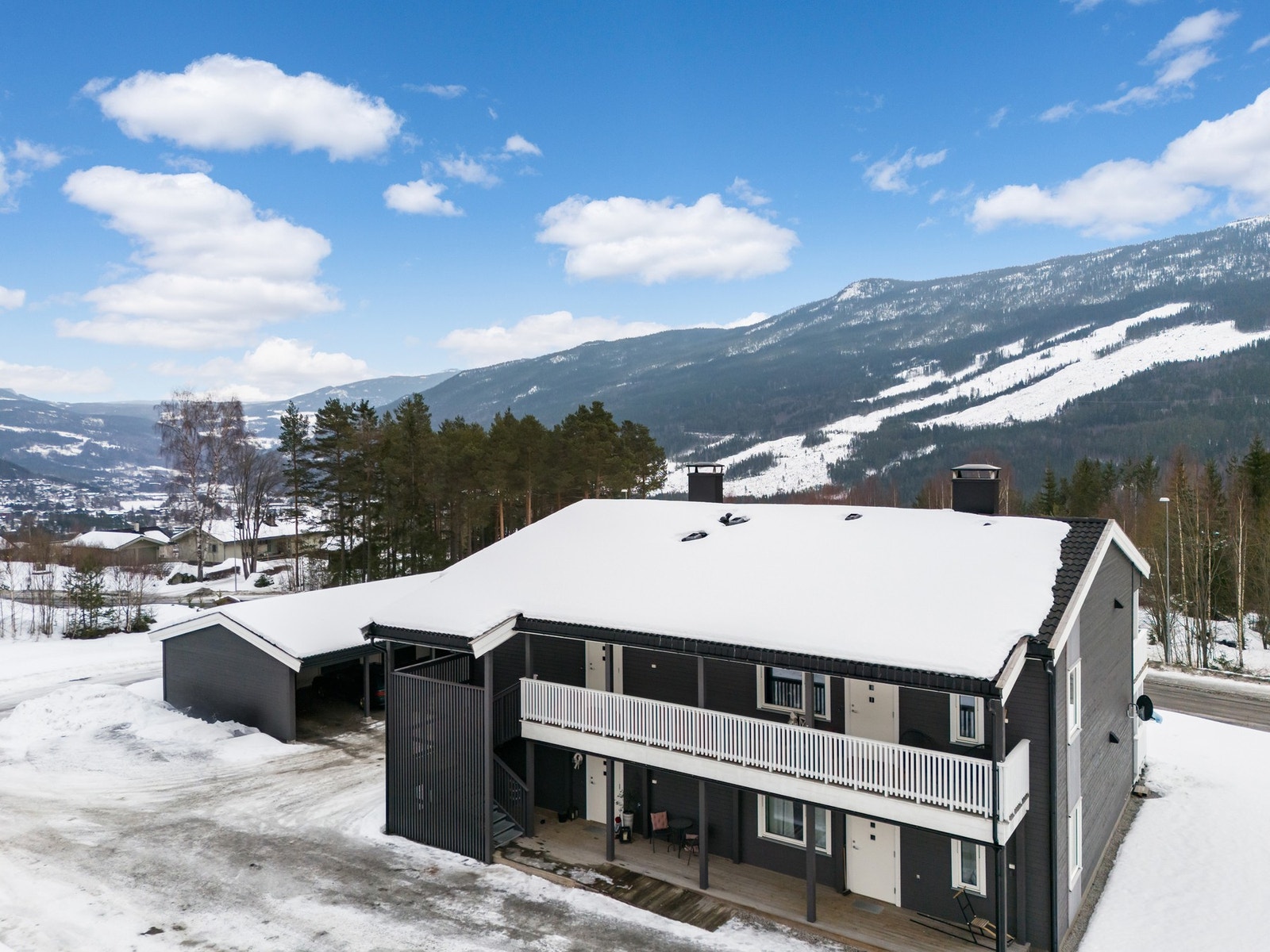 Leiligheten har attraktiv beliggenhet i et familievennlig boligområde på Tuppeskogen. Galleribilde