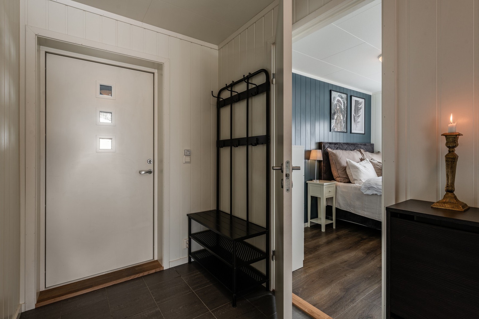 Entré med plass for oppbevaringsmøbler. Galleribilde