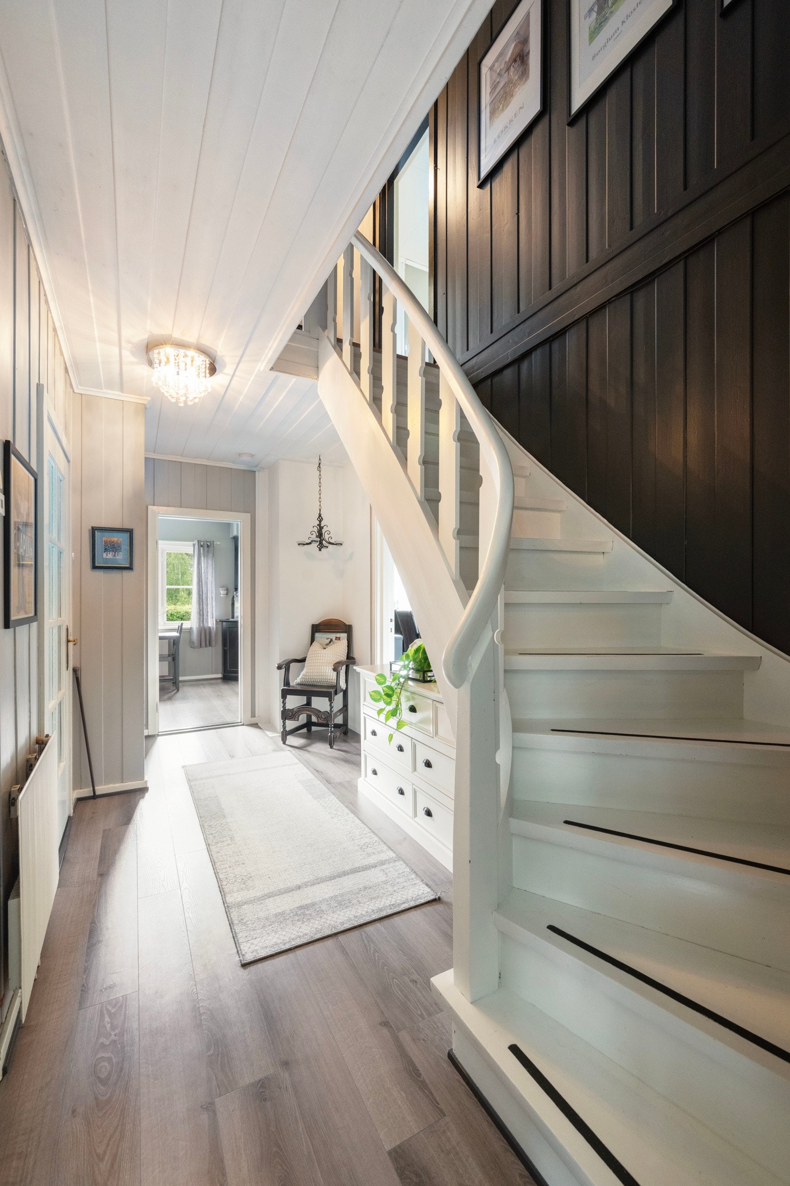 Trapp opp til loftsetasje Galleribilde