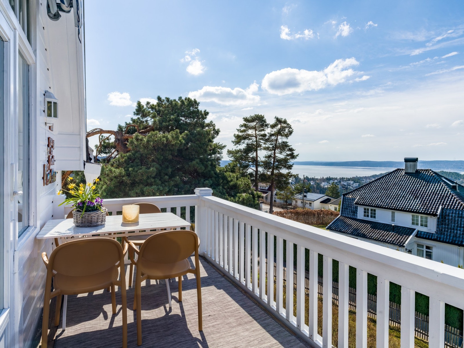 Vestvendt balkong på 8 m² med fantastisk fjordutsikt. Galleribilde