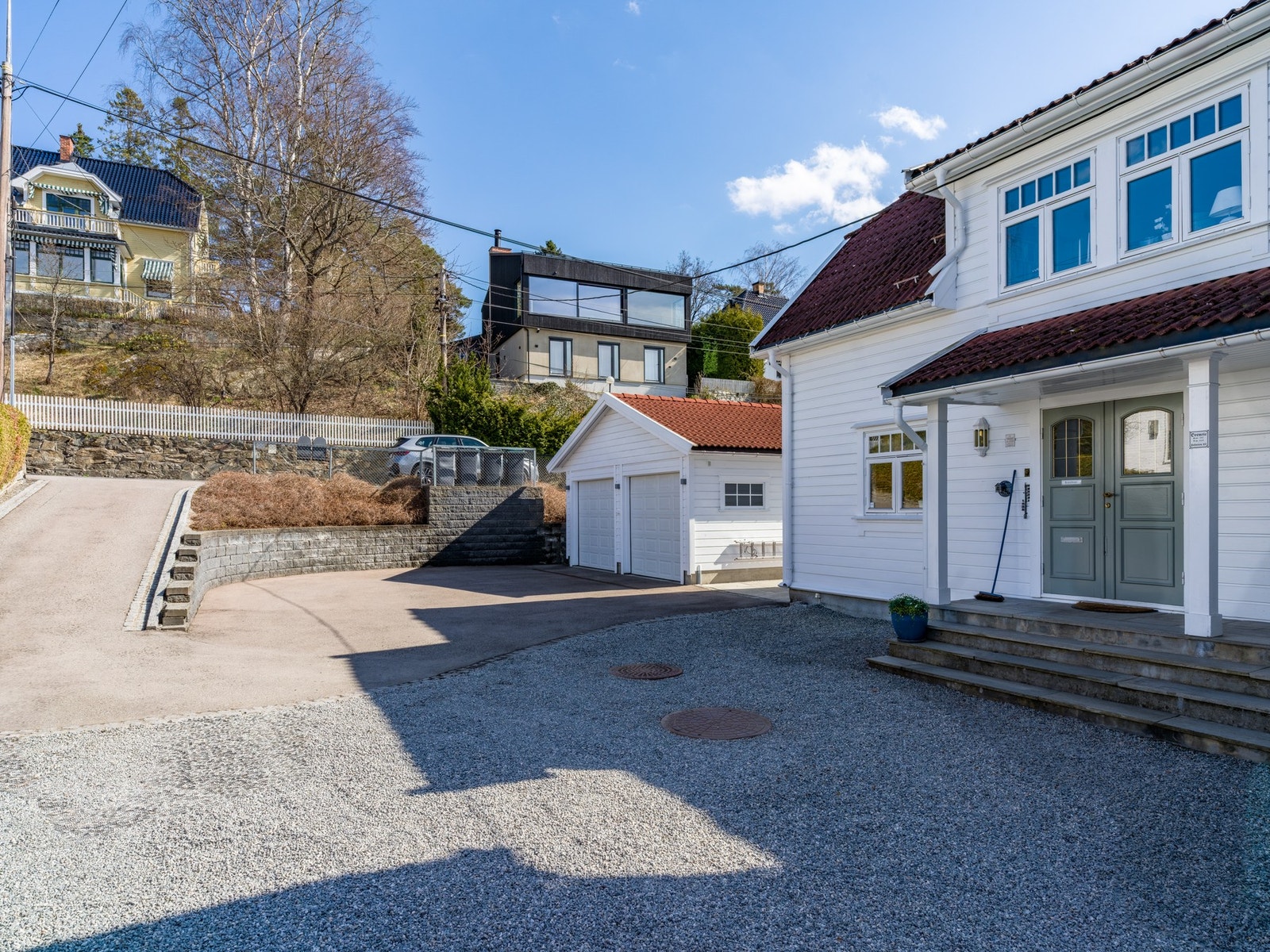 Inngangsparti. Galleribilde