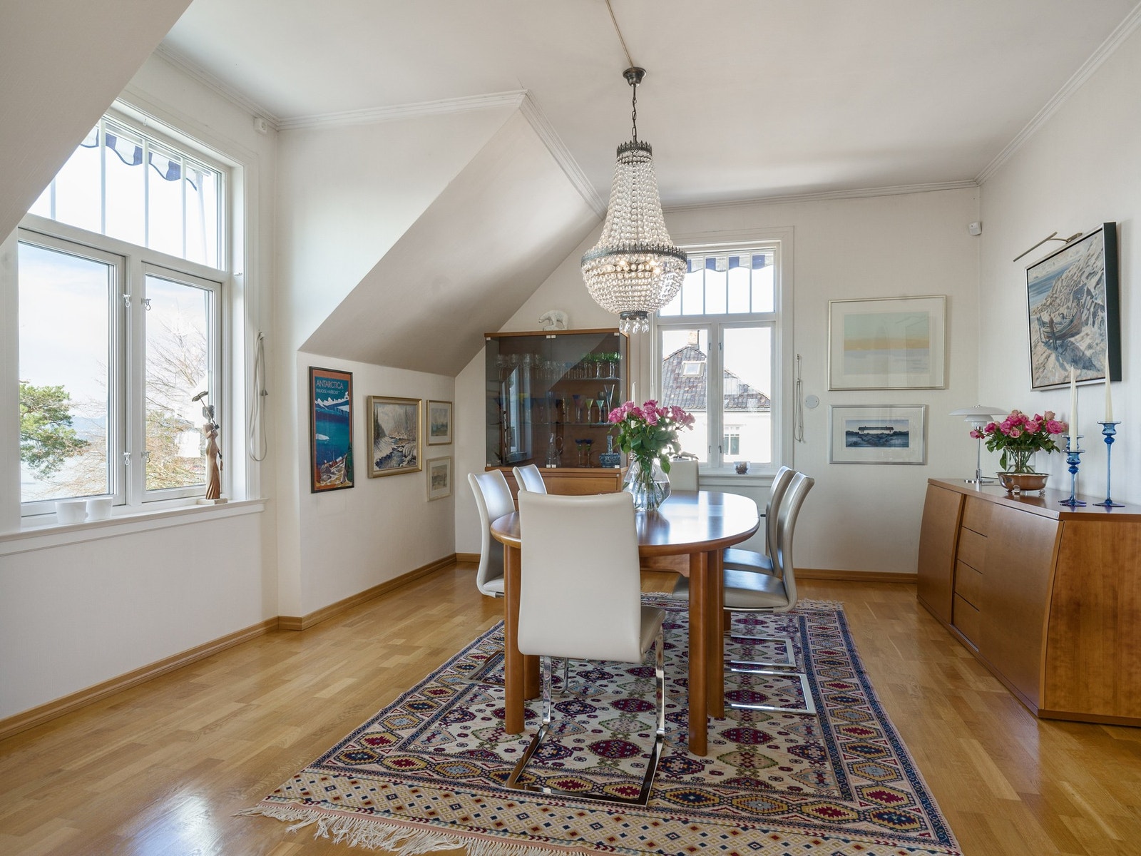 Spisestue. Galleribilde