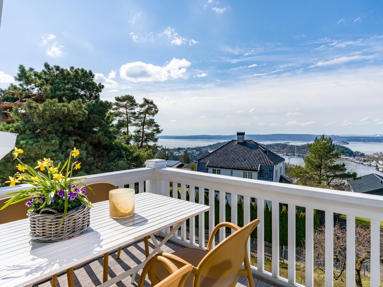 Vestvendt balkong på 8 m² med fantastisk fjordutsikt. Galleribilde