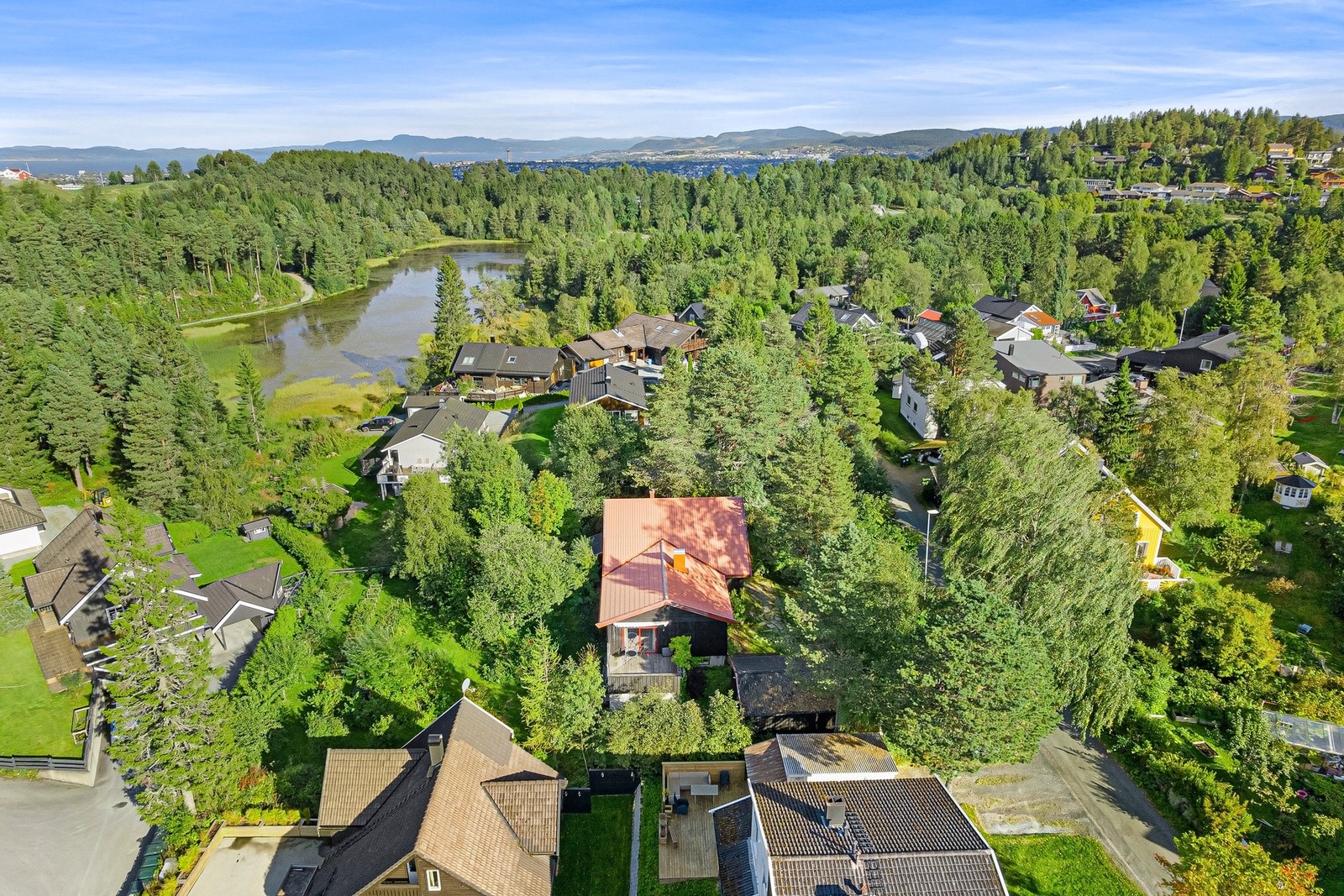 Fra eiendommen kan du gå rett ut i skisporet. Galleribilde