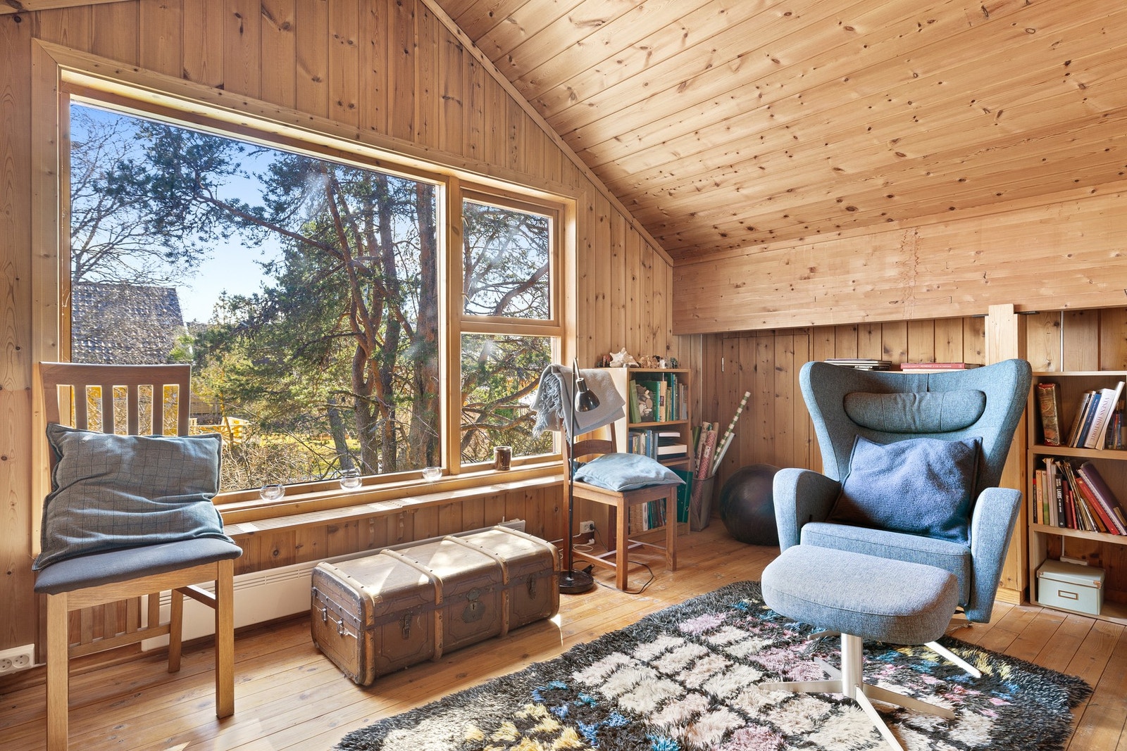 Hyggelig og allsidig loftstue med god takhøyde. Galleribilde