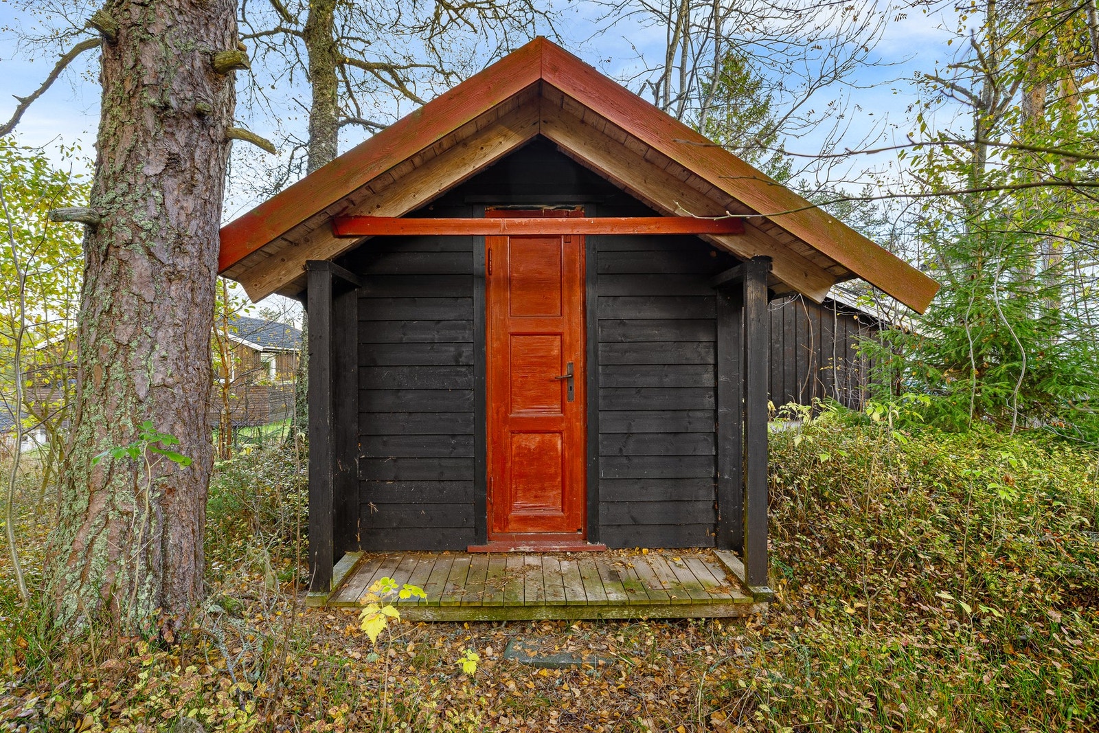God lagringsplass i redskapsbod samt en utebod under veranda. Galleribilde