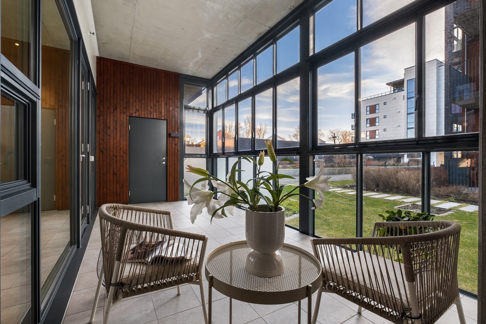 Balkongen vender mot vest, og har fine solforhold. Galleribilde