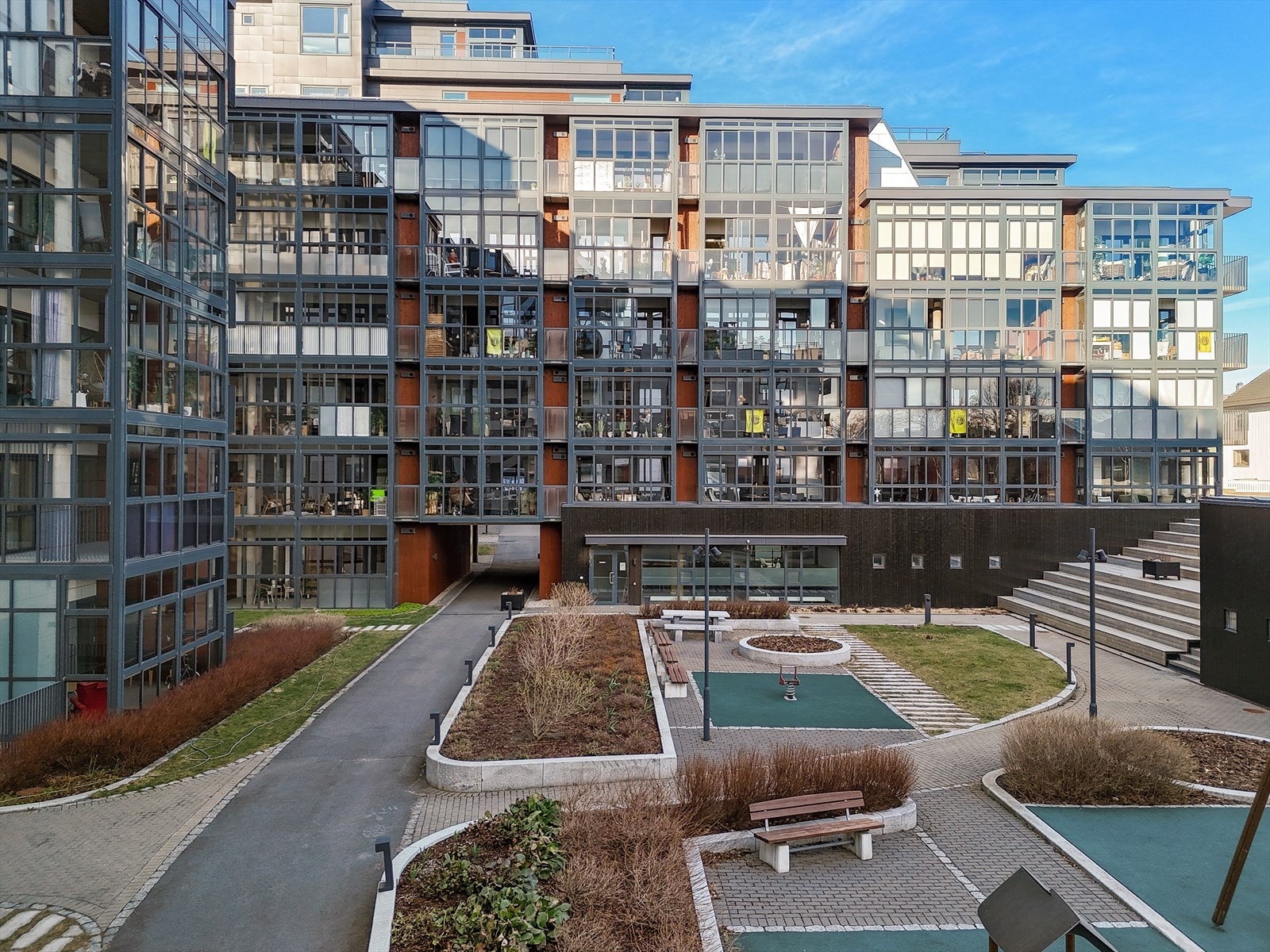 Byparken har en etterspurt beliggenhet i sentrum med nærhet til bl.a. flere parker, kjøpesenter, torget, Moloen og kollektivtransport. Galleribilde