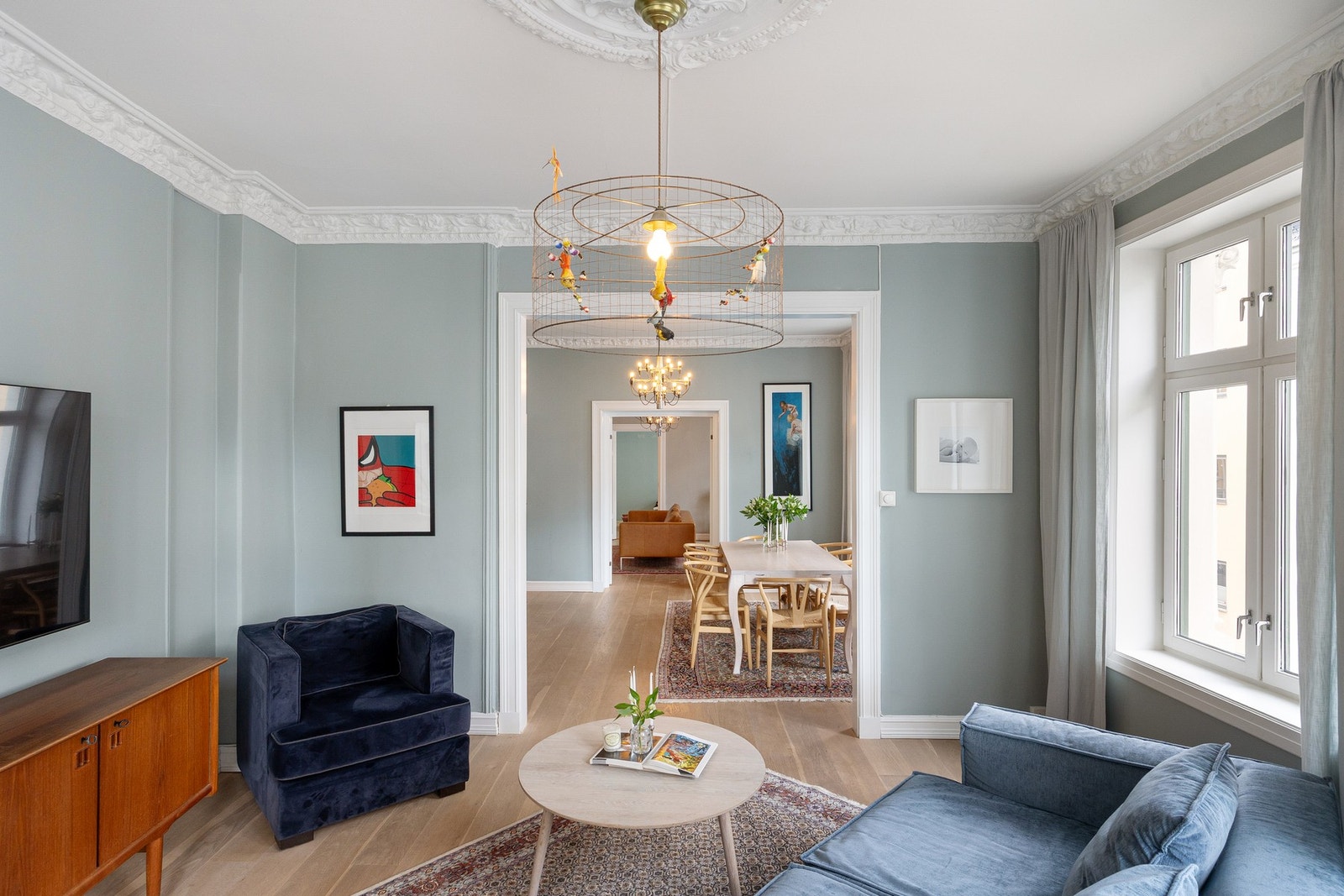 Gjennomgående planløsning med store, gode rom. Galleribilde