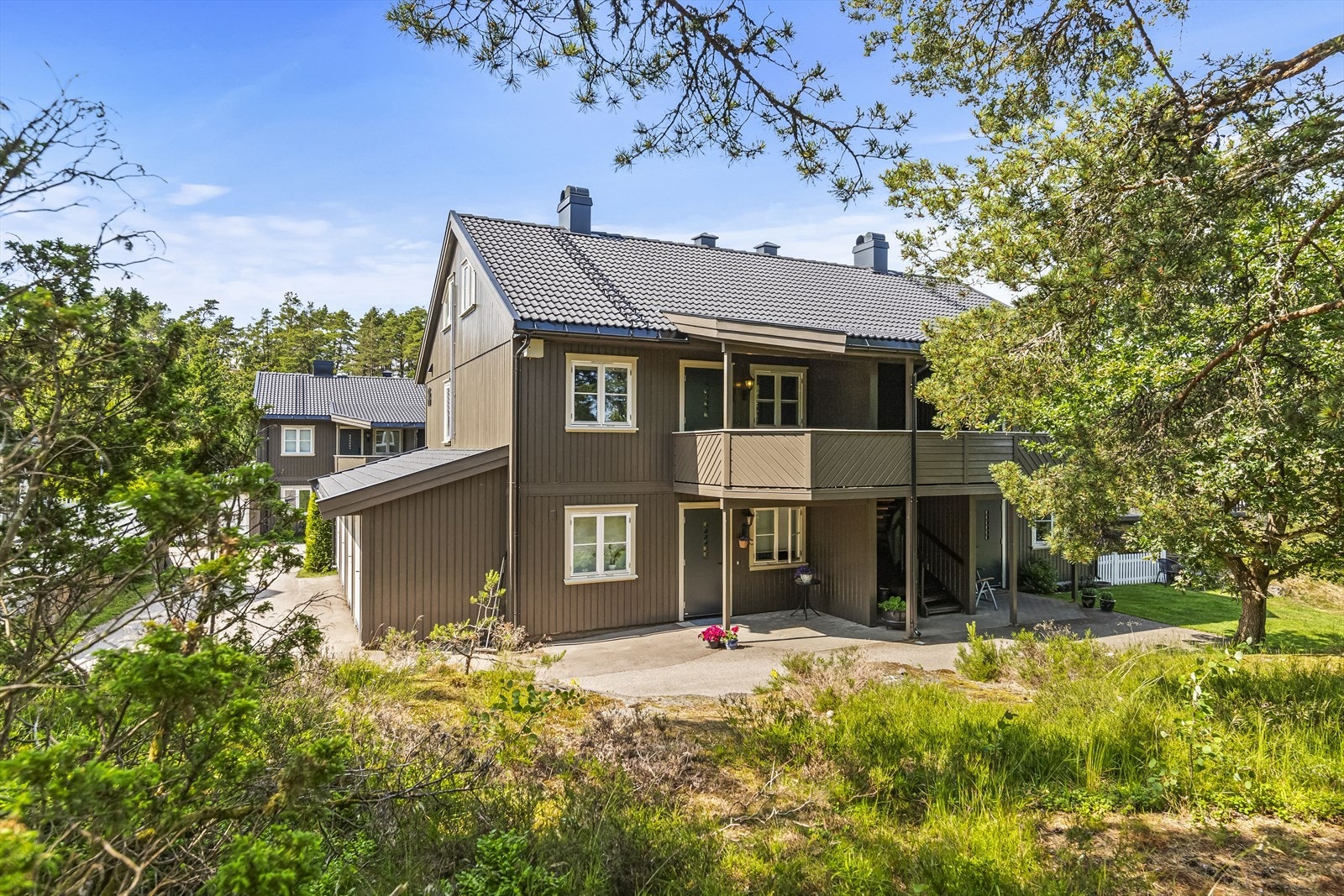 Nordvik v/Christoffer Kvalshaugen har gleden av å presentere denne lyse og romslige 5-roms leiligheten som går over to plan på Hårkollen! Galleribilde