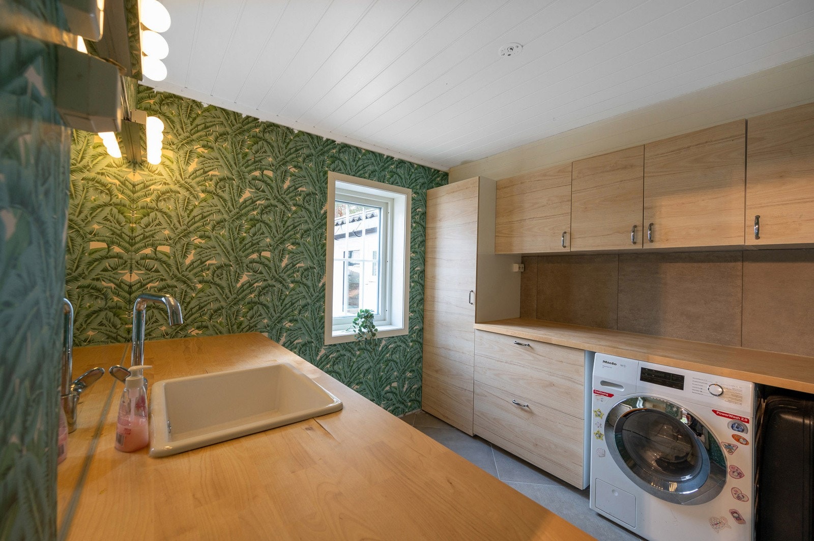 Vaskerom Galleribilde