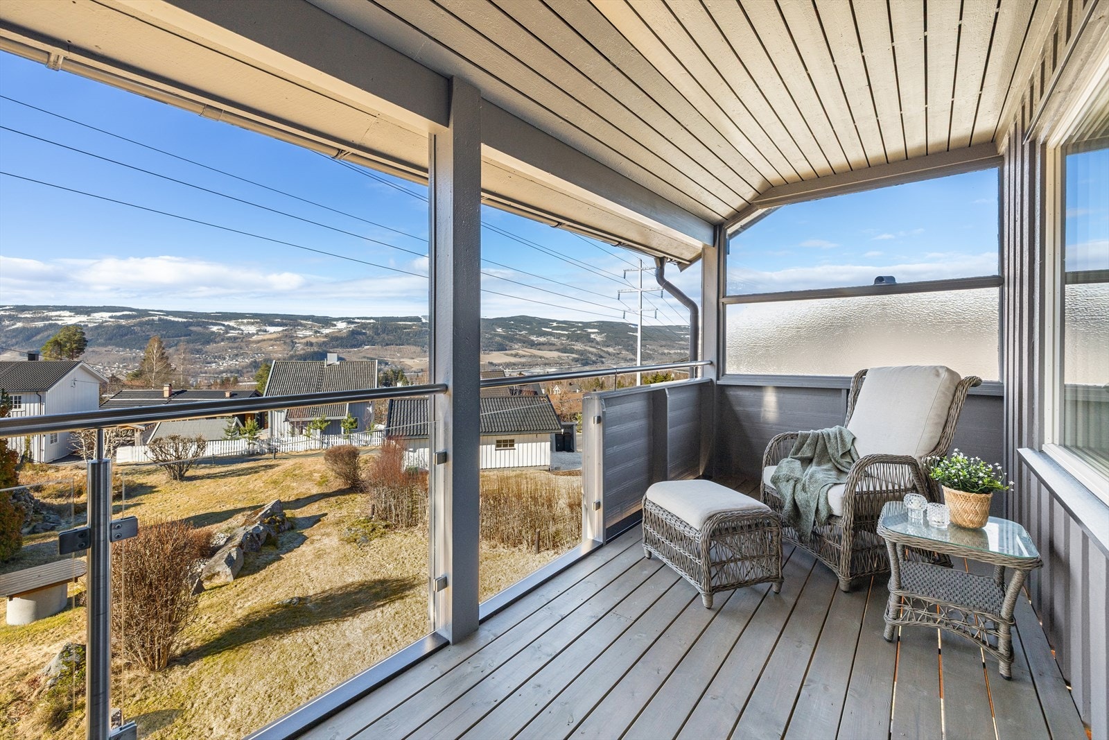 Den vestvendte terrassen har god plass til en sittegruppe. Galleribilde