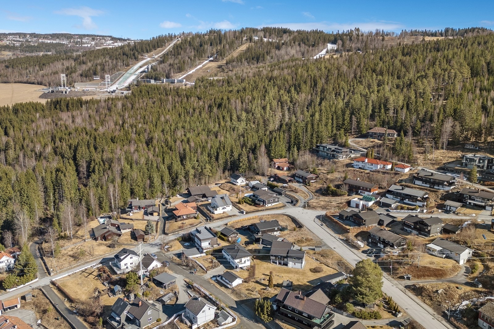 Med kort vei til Birkebeineren Skistadion ligger alt til rette for helårsaktiviteter som ski, løping og sykling. Galleribilde