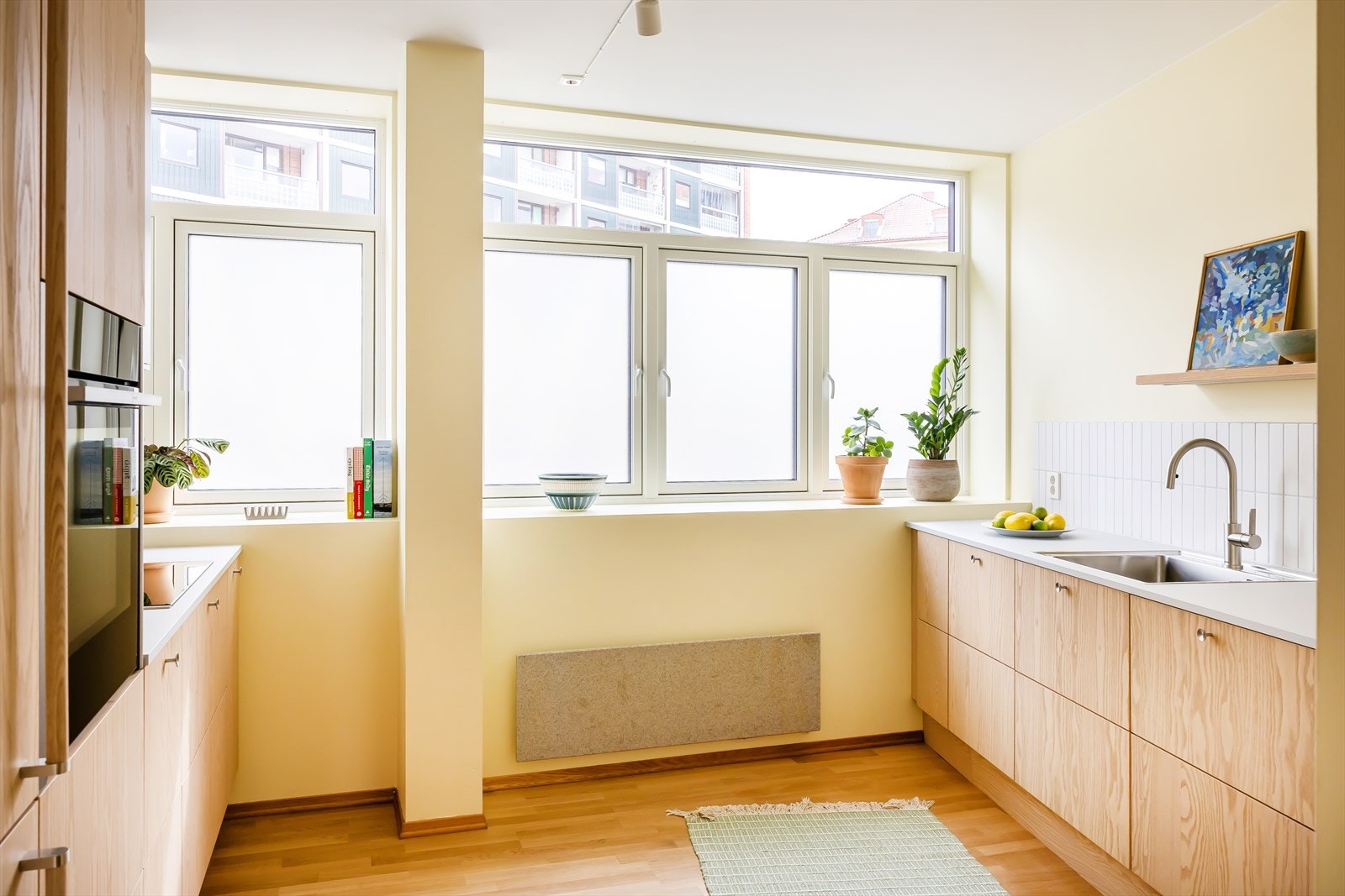Balansert ventilasjon med avtrekk i himling sikrer et godt inneklima. Galleribilde