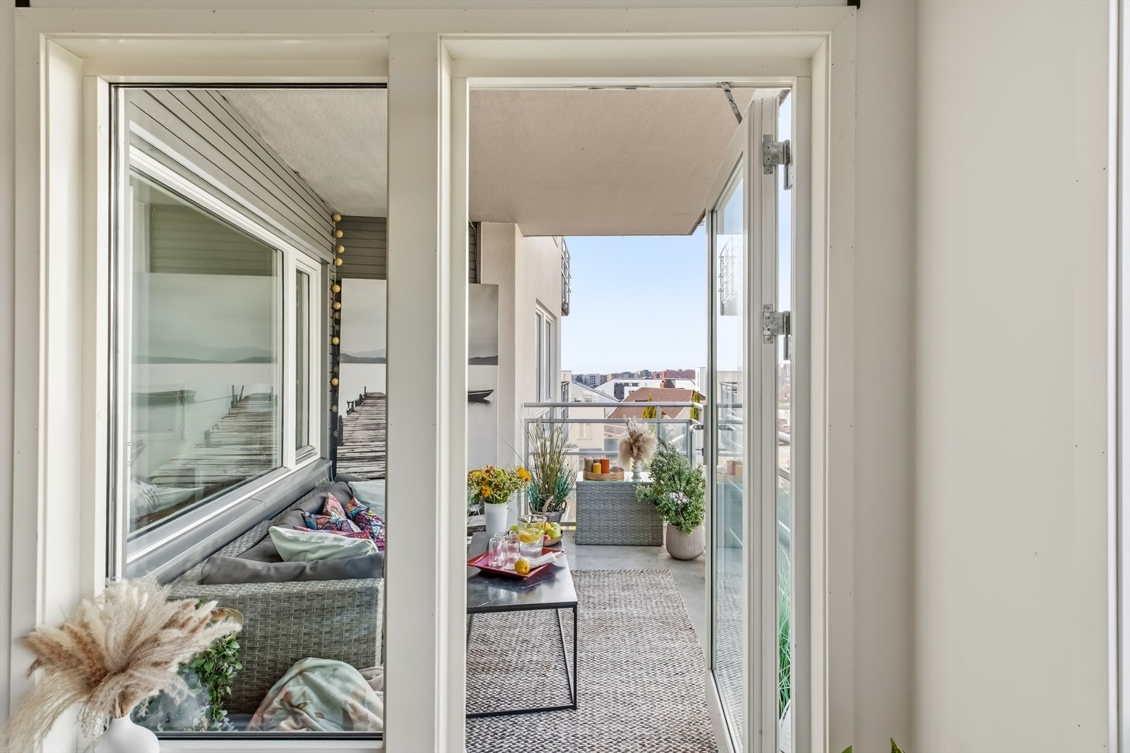 Fra stuen har du direkte utgang til nordvestvendt balkong på 8 m². Galleribilde
