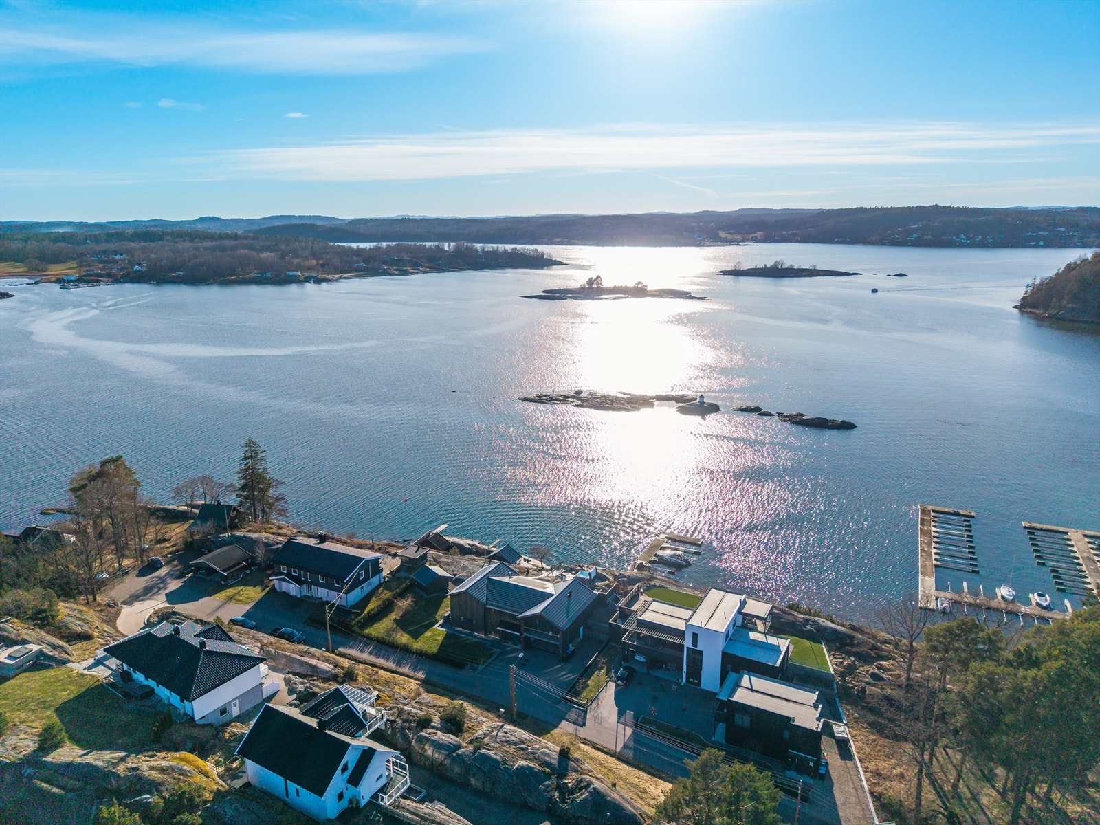 Tenvik er kjent for sin fredelige og naturskjønne atmosfære, og området er ideelt for både avslapning og friluftsliv. Galleribilde