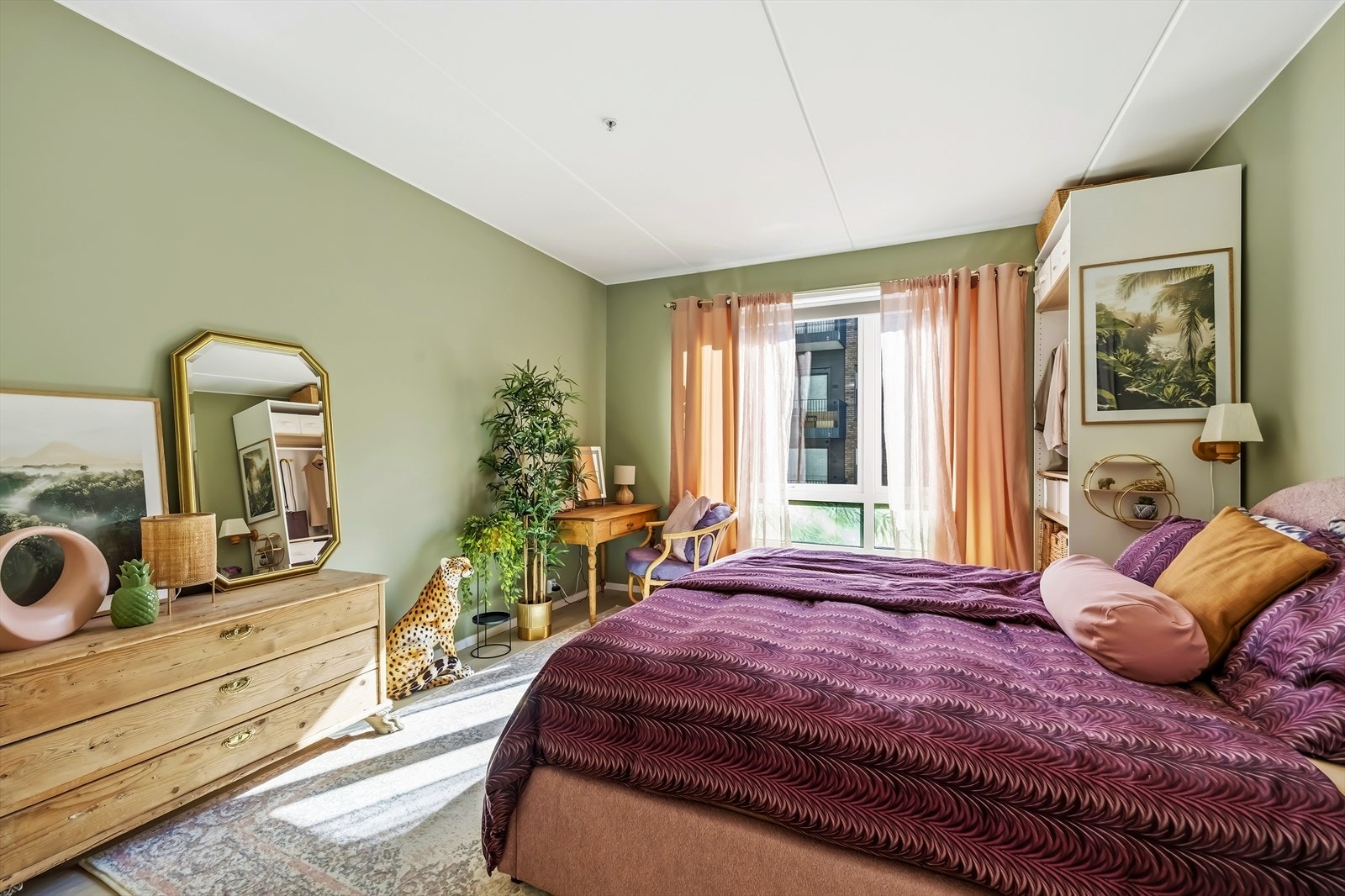 Fleksible innredningsmuligheter med god plass til kontorpult eller hjemmekontor. Galleribilde
