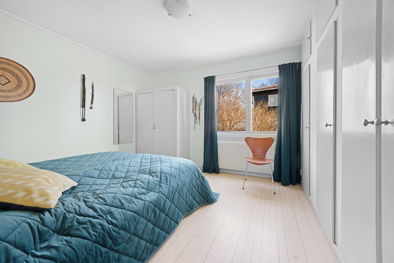 Stort og romslig hovedsoverom. Galleribilde