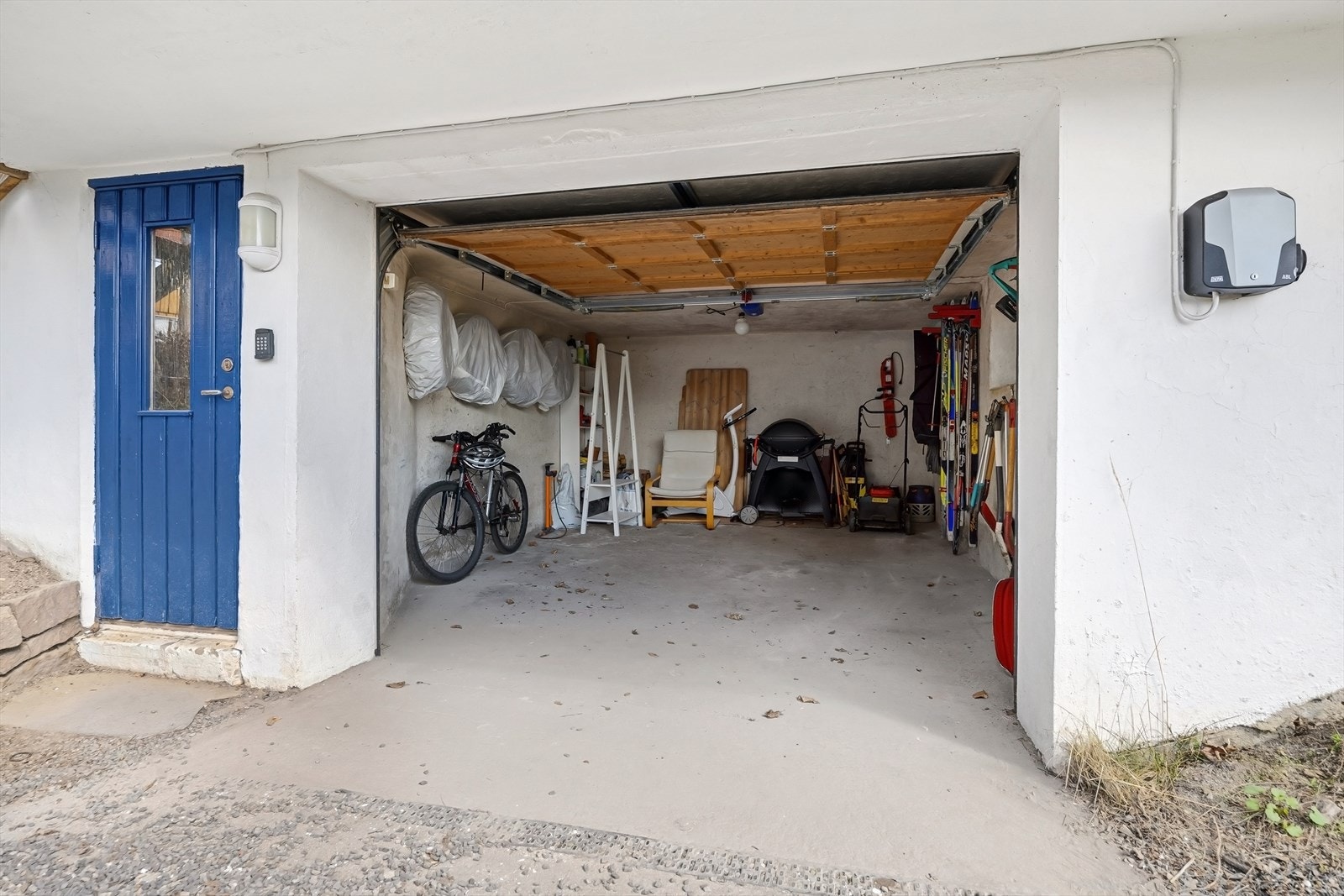 Ny garasjedør ble satt inn i 2010 Galleribilde