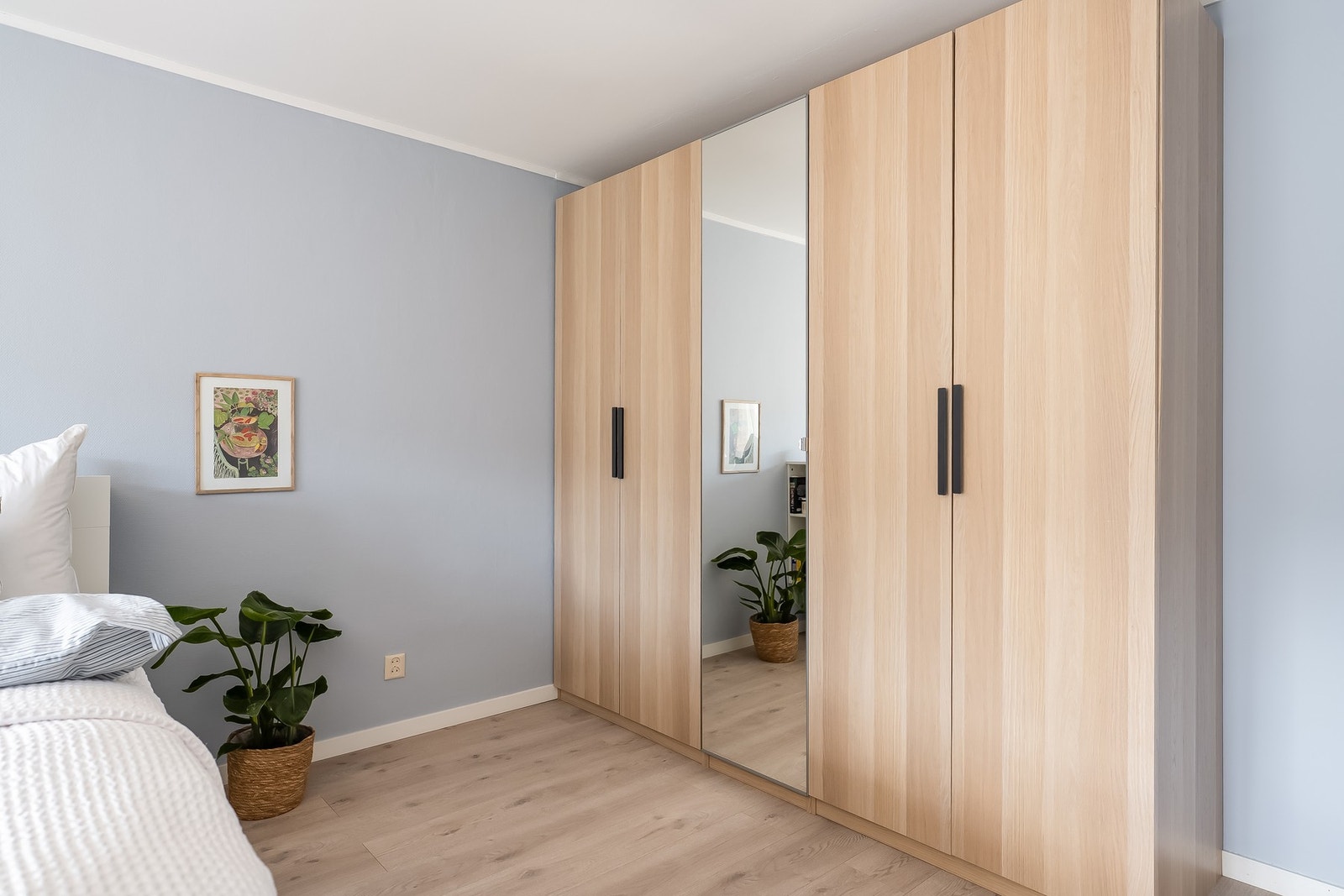 Rikelig med plass til garderobeskap Galleribilde