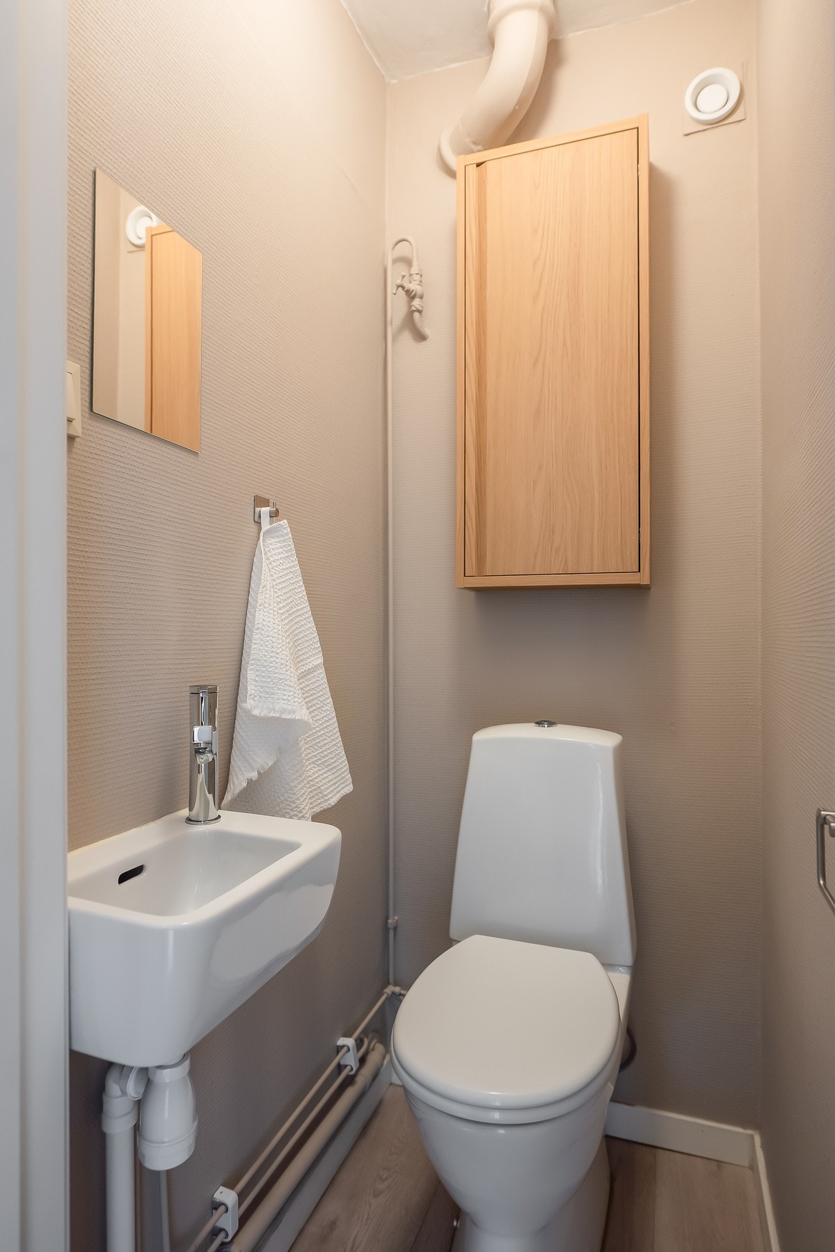 WC med servant Galleribilde